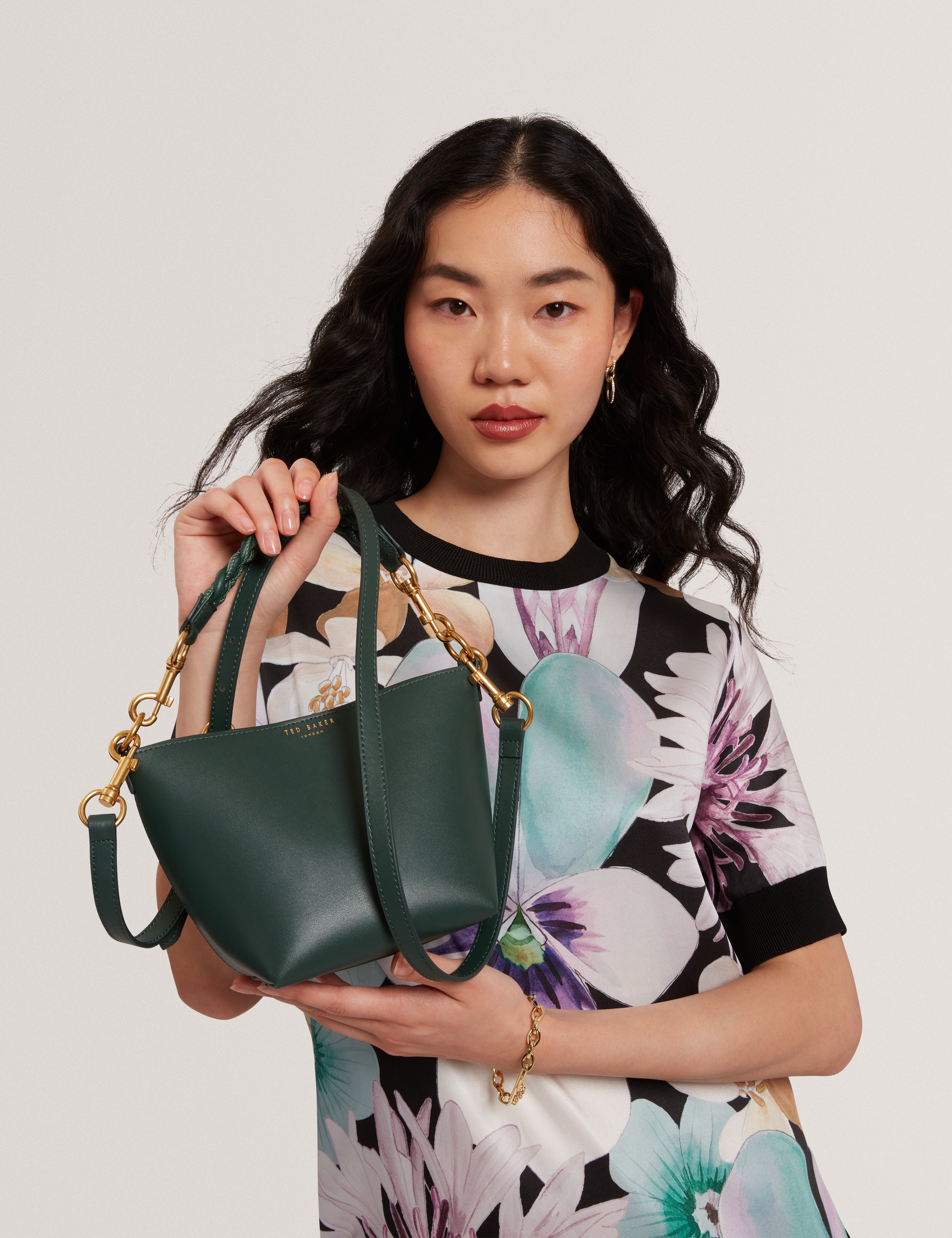 Wavely Weave Handle Leather Small Bucket Bag Green