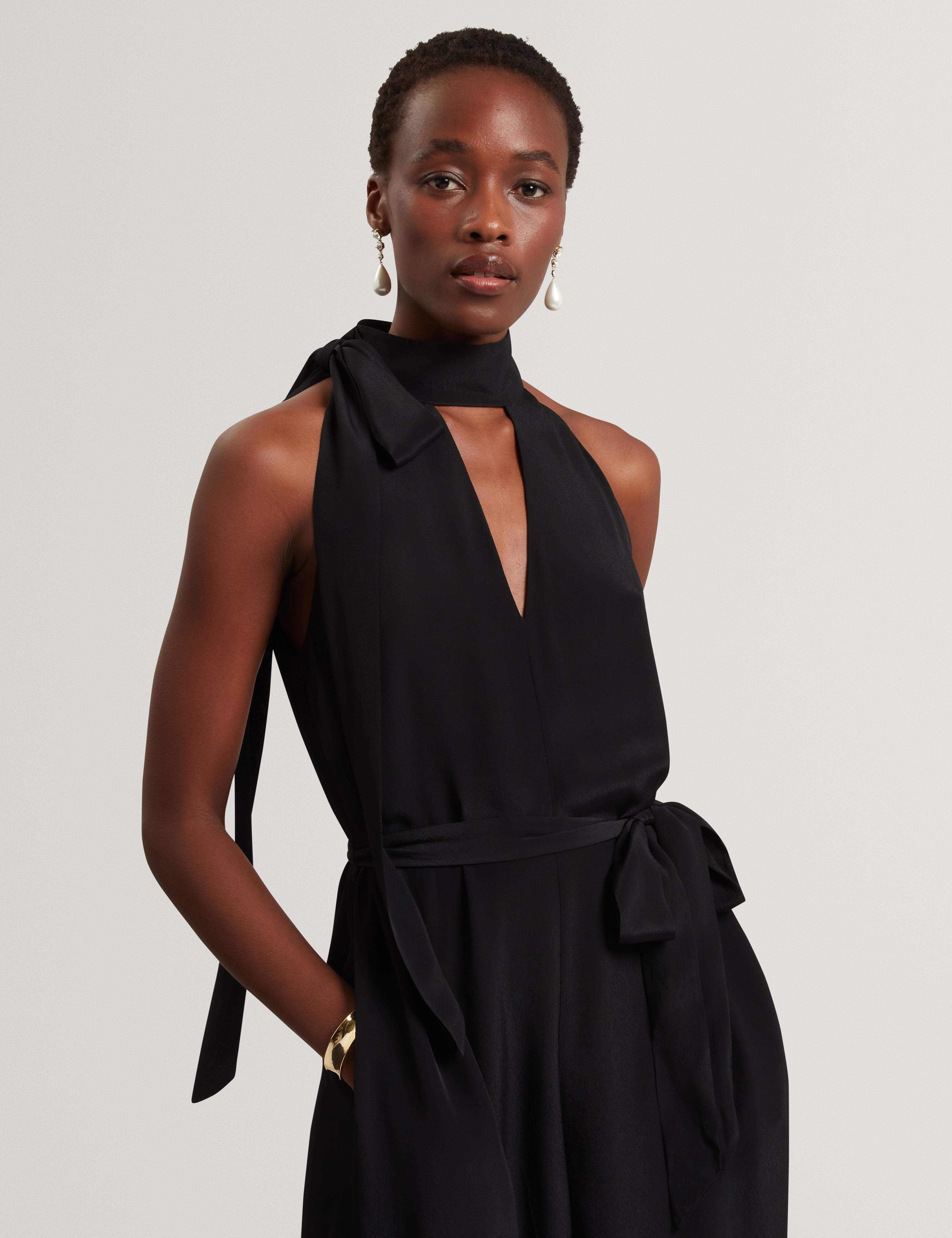 chii　Deepika Tape Embroidery Jumpsuit Chiva Sleeveless Tie Neck Detail Jumpsuit Black