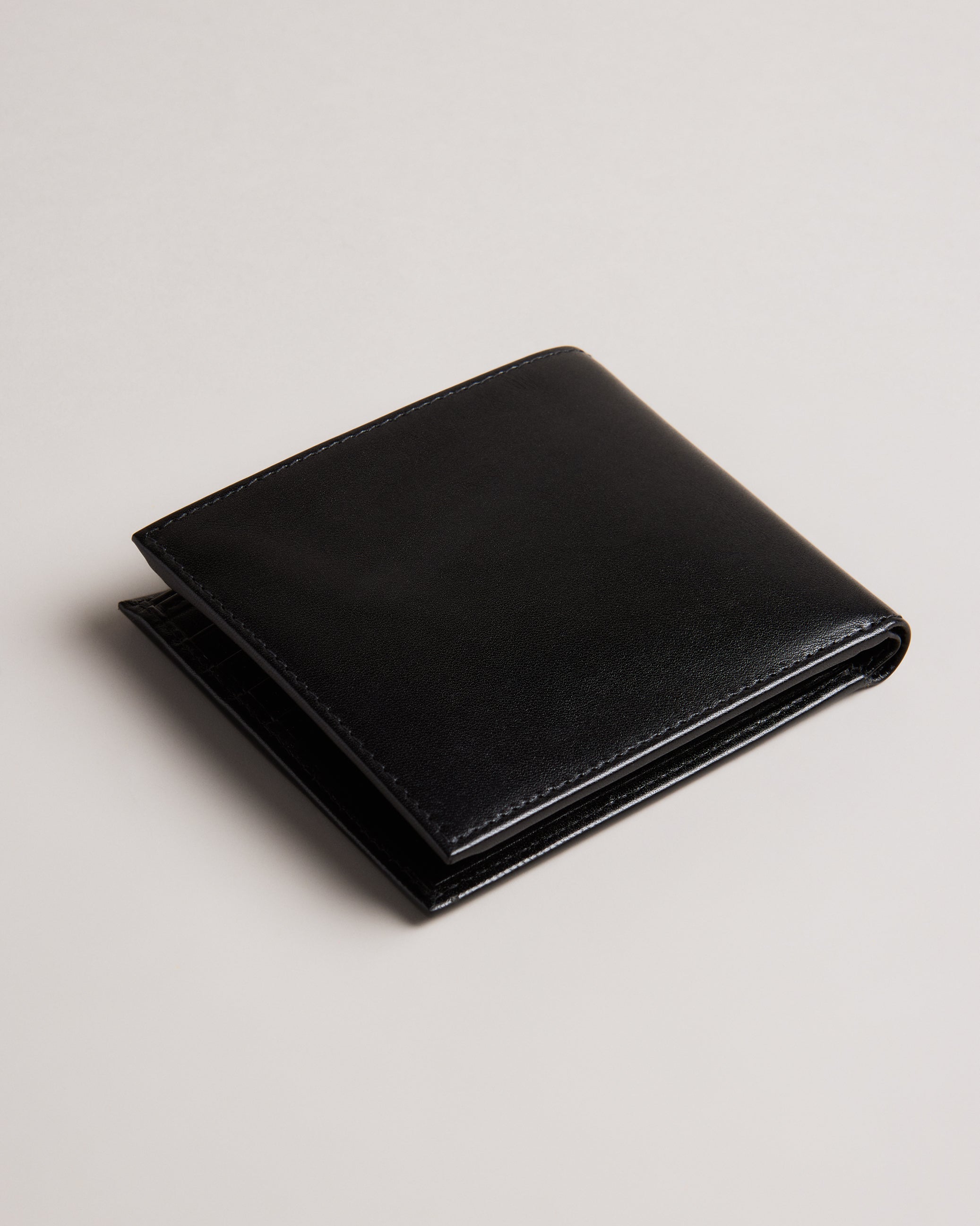 Prugs Embossed Corner Leather Bifold Coin Wall Navy
