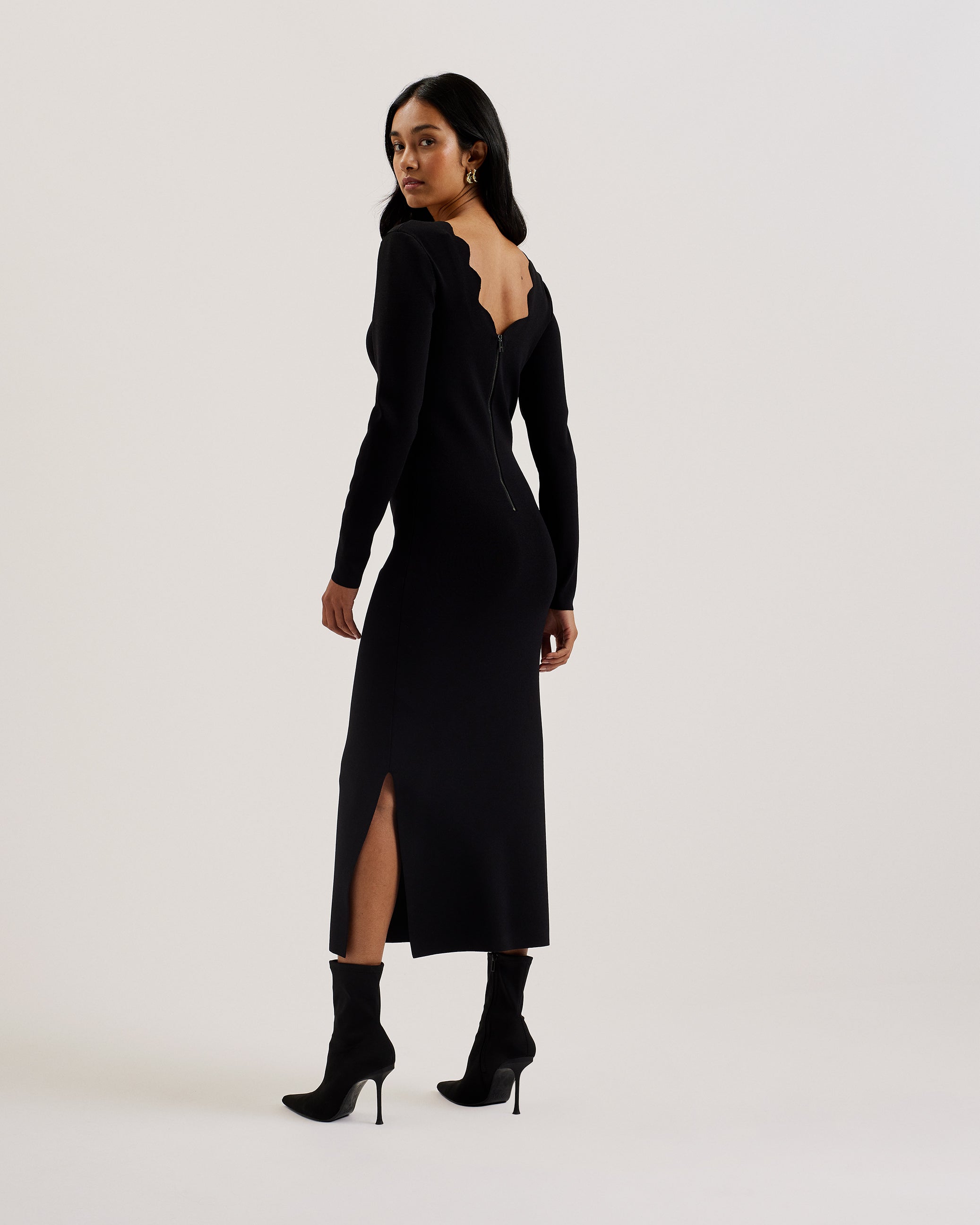 Sharmha Scallop Detailed Bodycon Midi Knit Dress Black