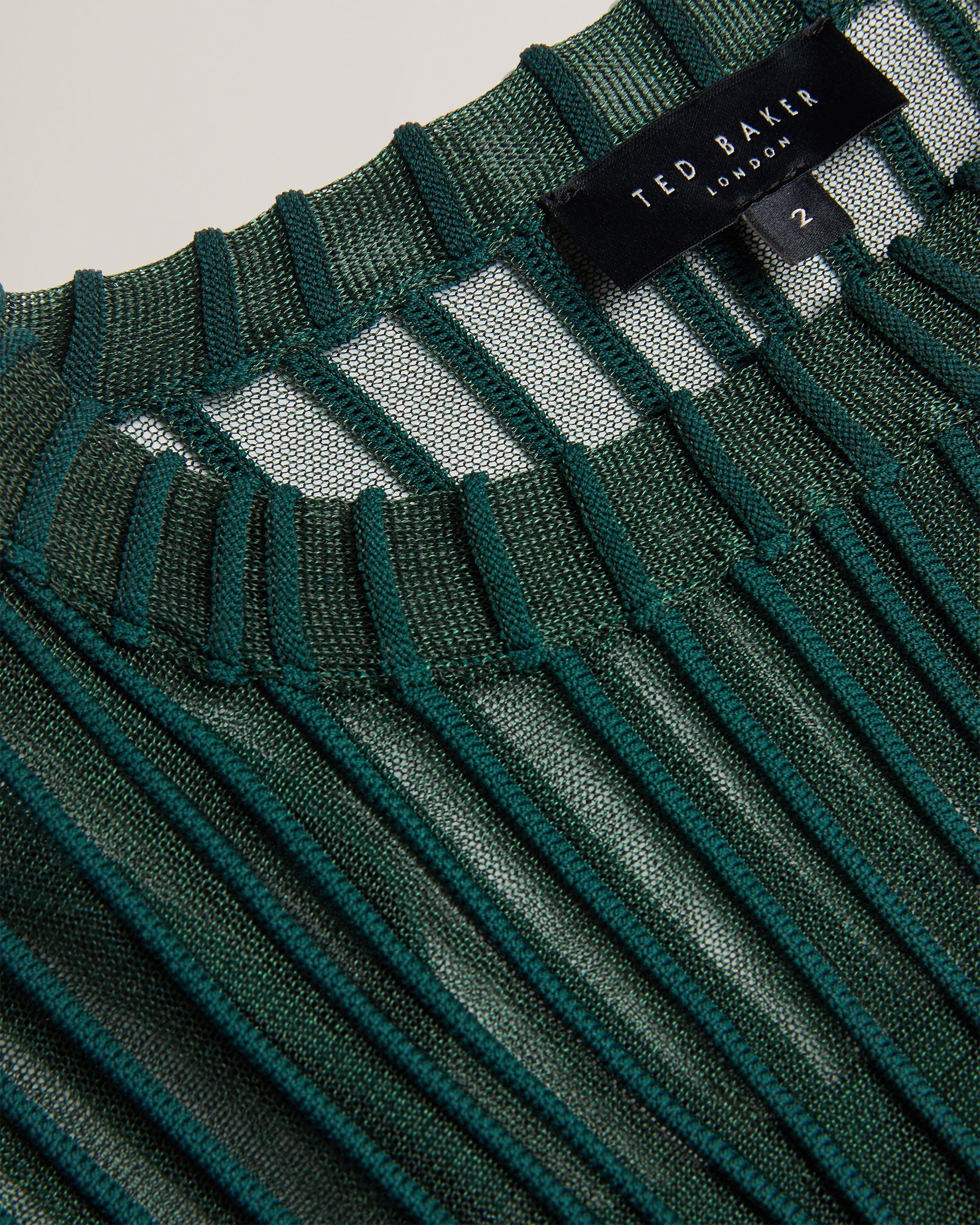 نيللي كنزة بقماش محبوك شفاف لون أخضر داكن