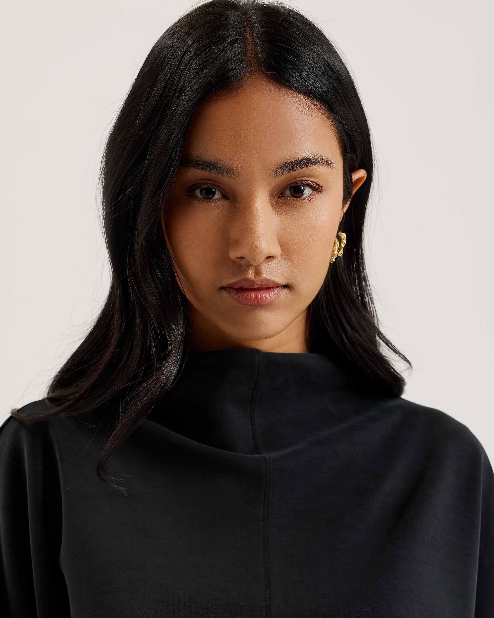 Kenseyy Funnel Neck Wide Sleeve Sweatshirt Black