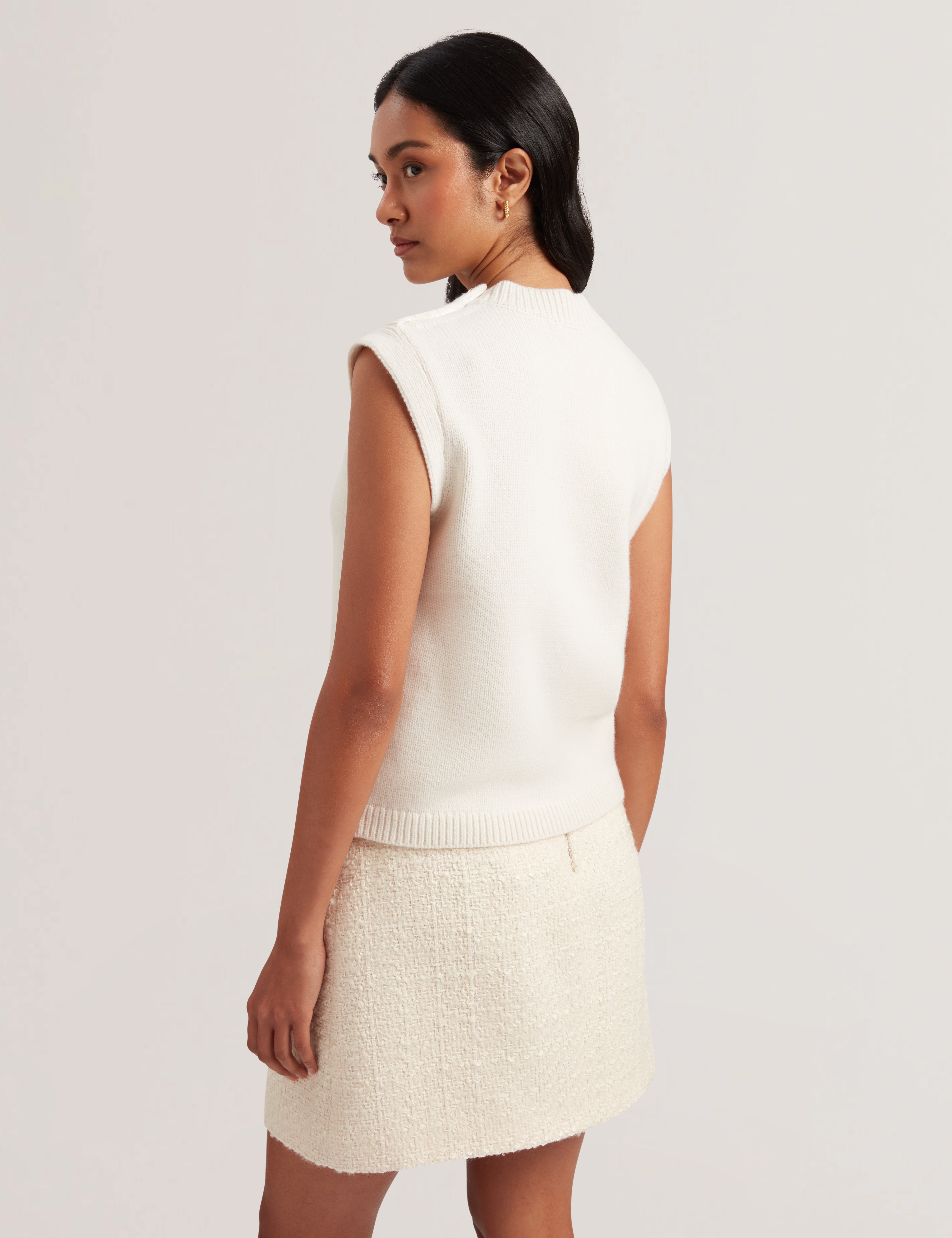 Rondher Rose Button Crew Neck Tank Ivory