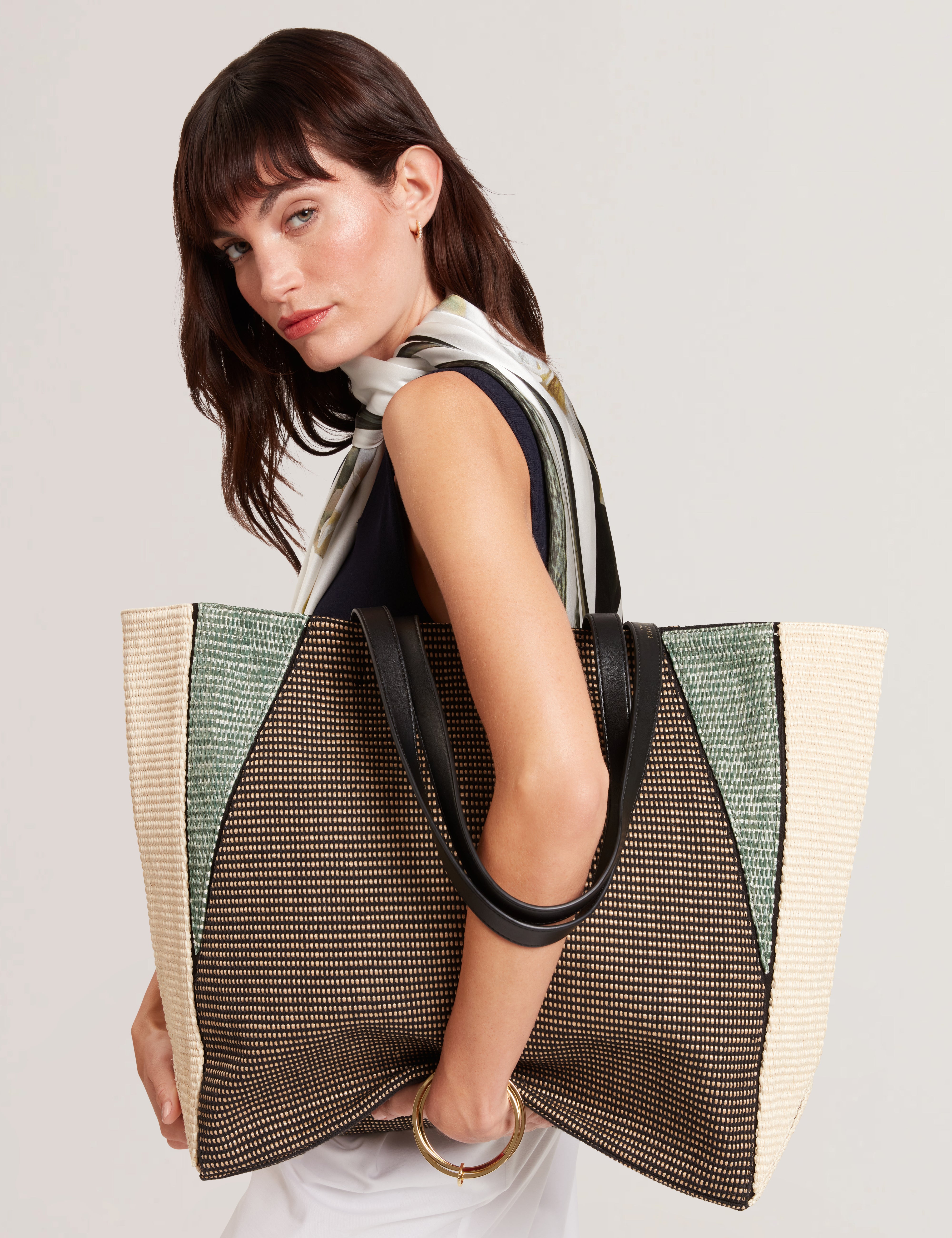 Ted Baker ラフィヤ ブロック折りたたみショッパーバッグ Shop Rafiya Raffia Collapsible Large Shopper Bag Black for