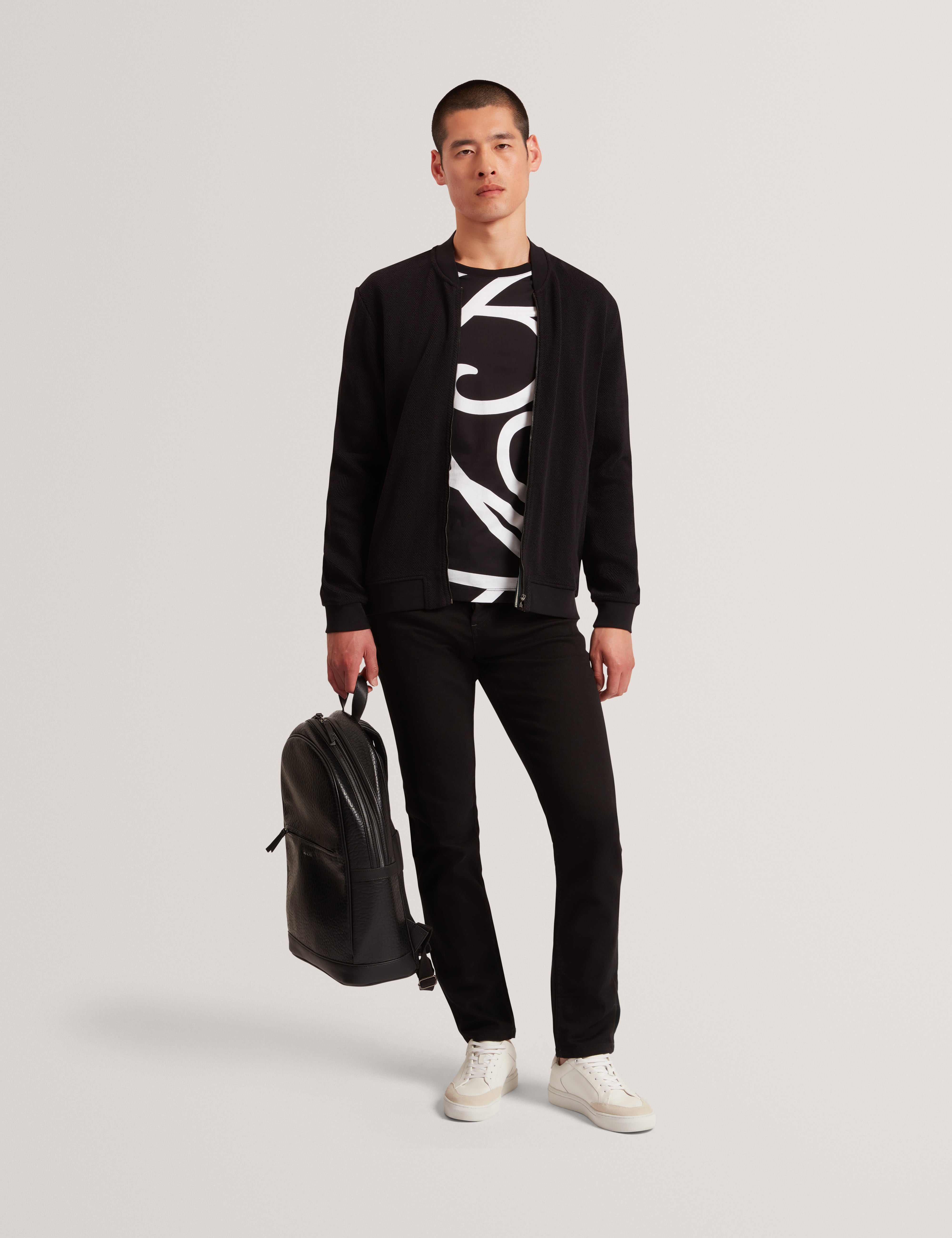 جاكيت بومبر من برانيس ​​بنقشة متعرجة باللون الأسود