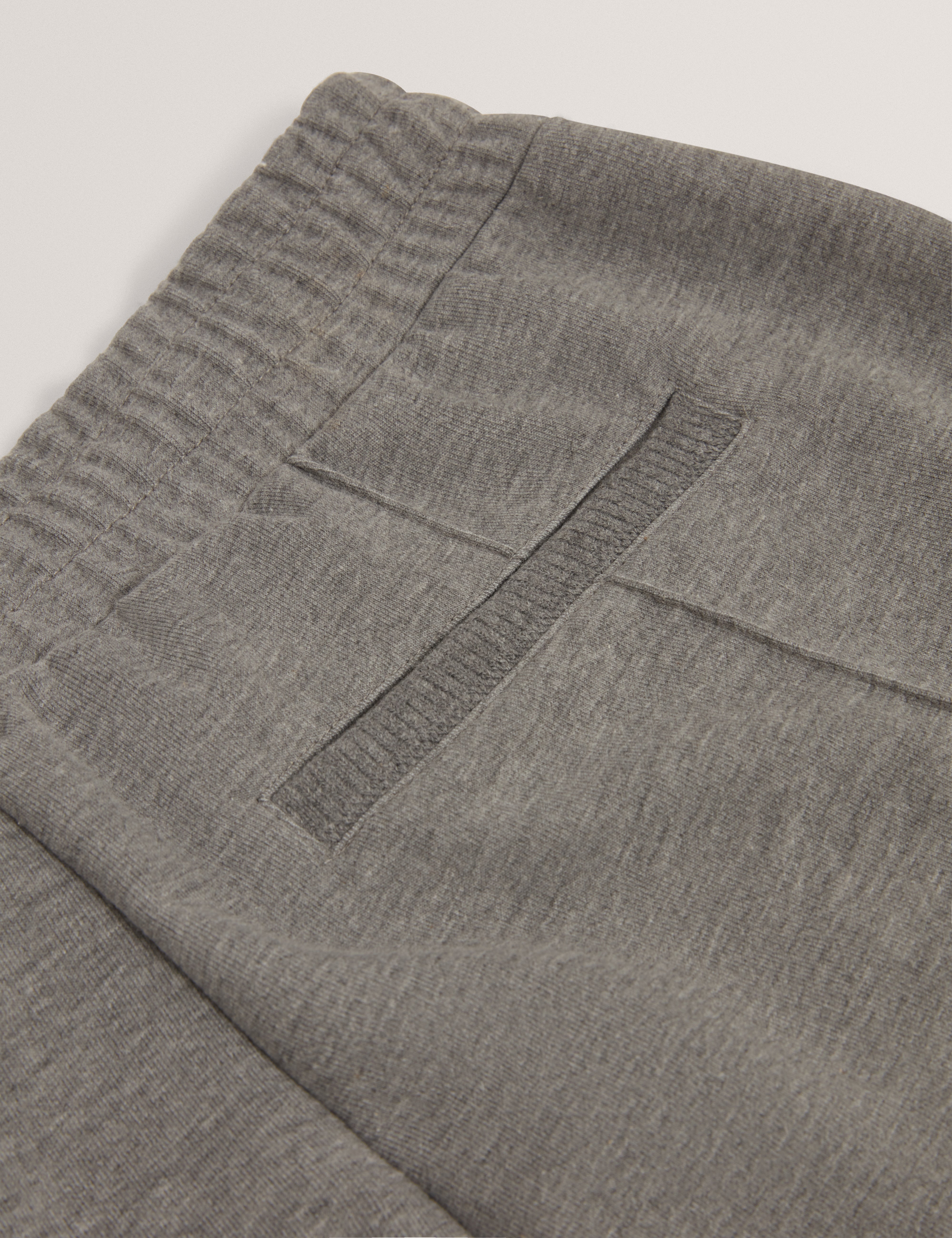 ريلاس بنطلون جوغر باللون الرمادي المتوسط