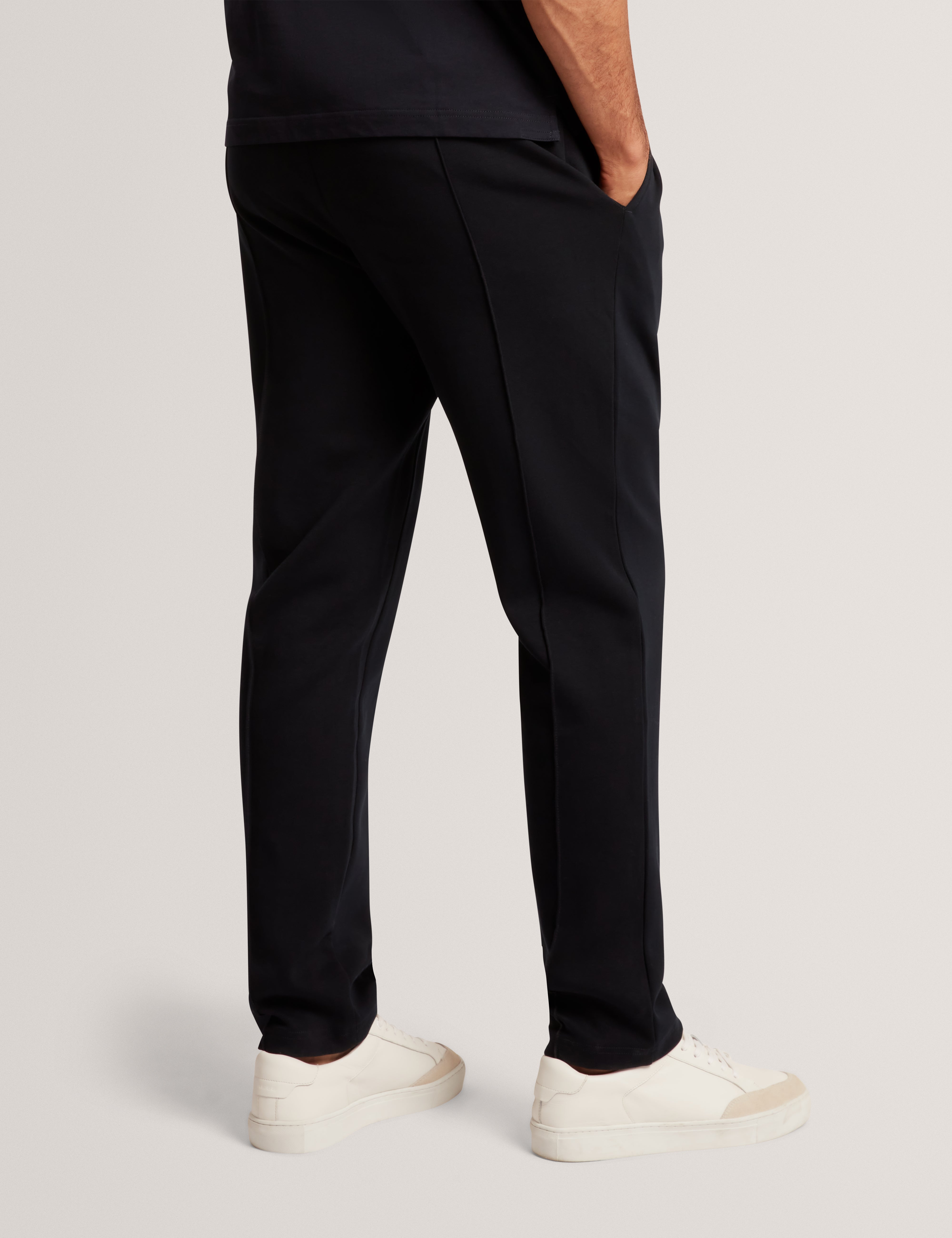 ريلاس بنطلون جوغر باللون الكحلي