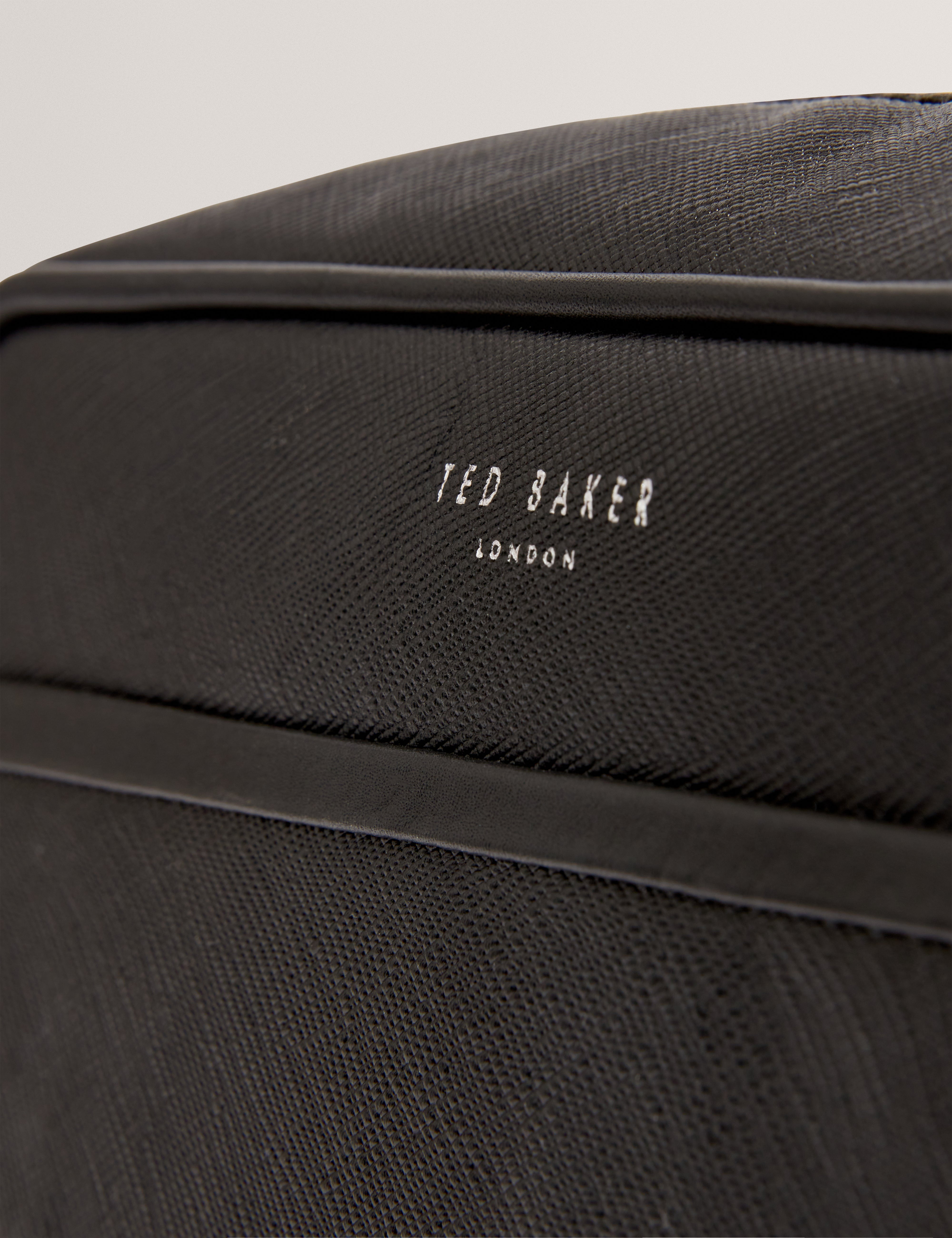 سامبرج حقيبة مستلزمات شخصية باللون الأسود