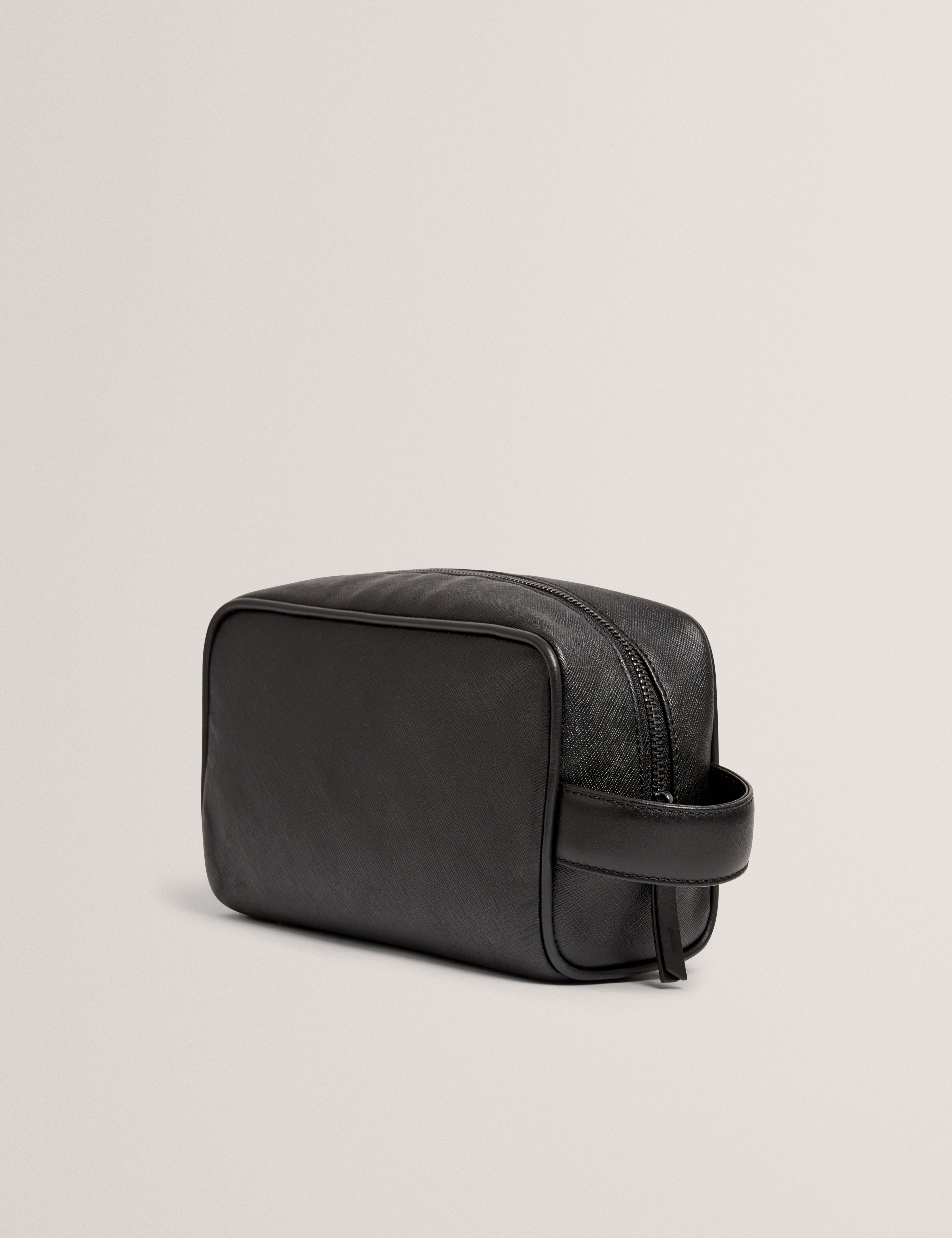 سامبرج حقيبة مستلزمات شخصية باللون الأسود