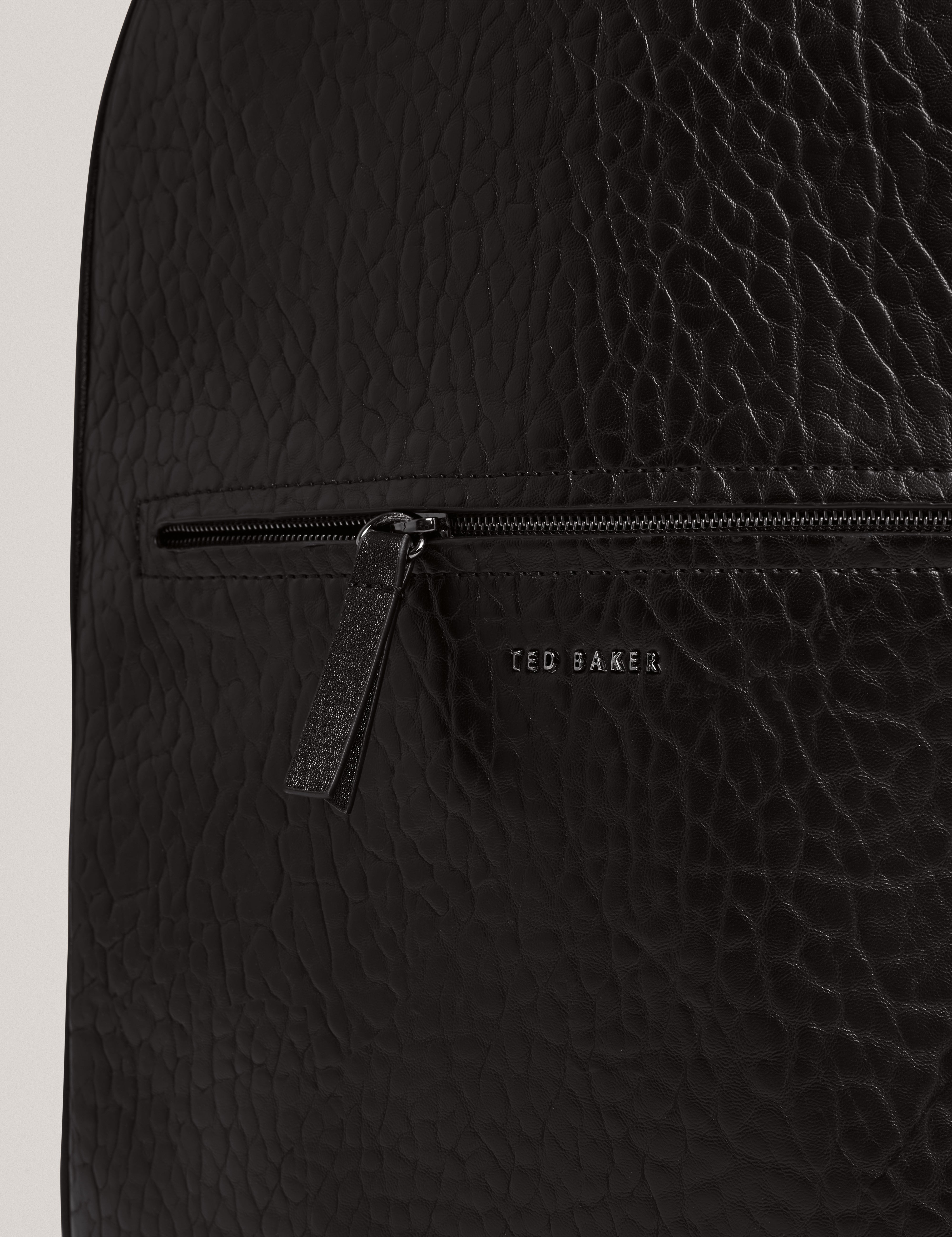 بيرين حقيبة ظهر باللون الأسود