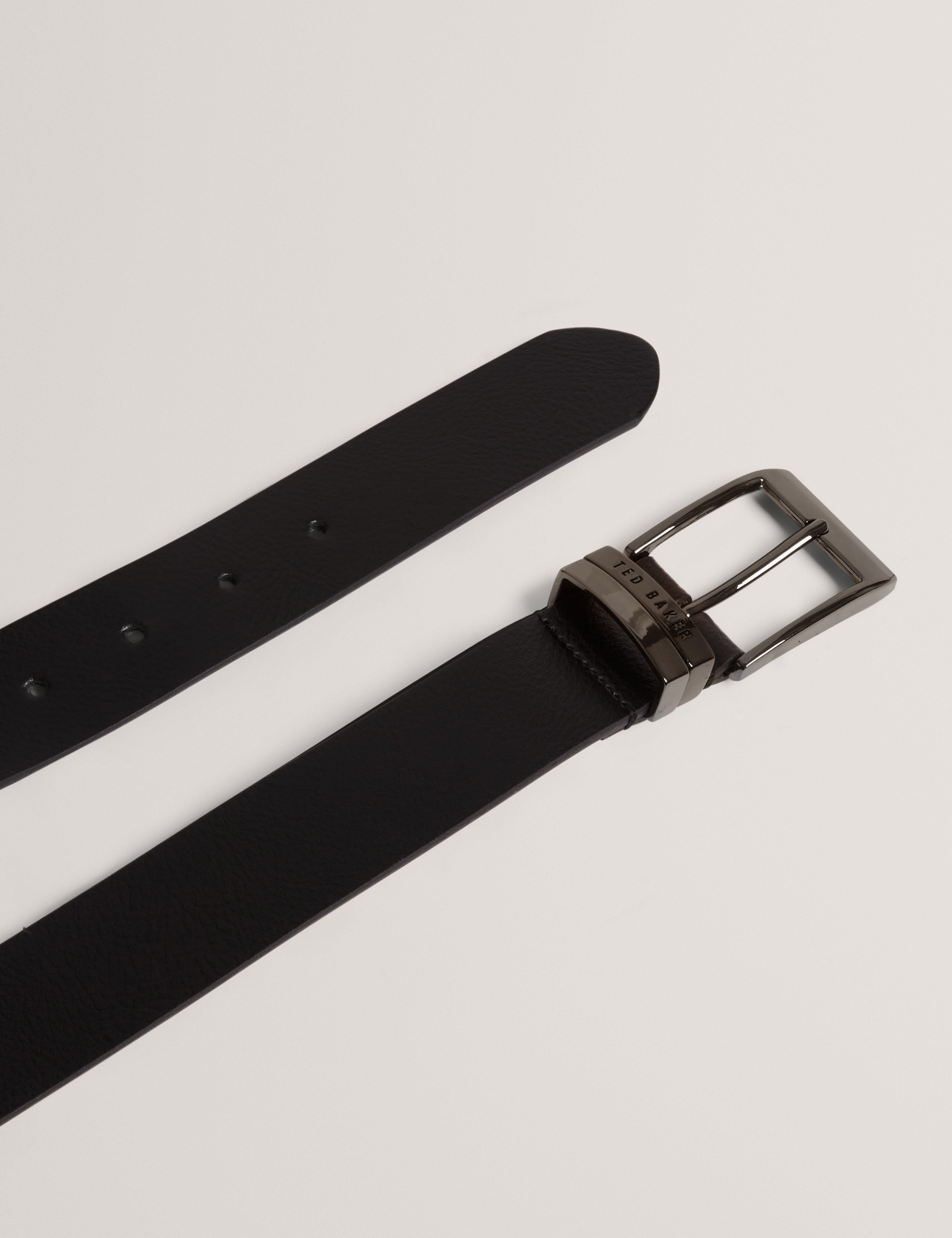 حزام بيرس الجلدي المحبب باللون الأسود