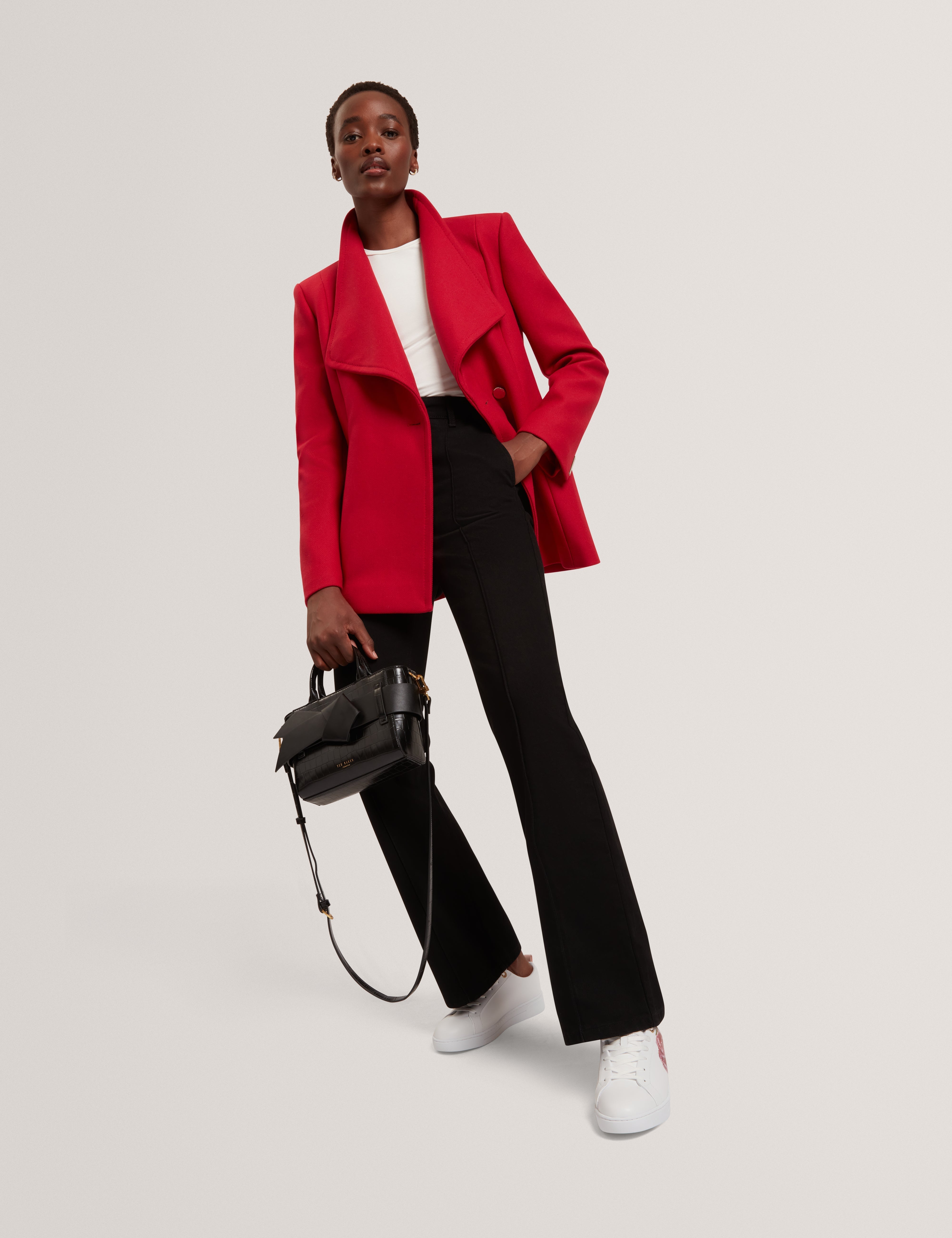 إيفينا معطف قصير من الصوف لون أحمر