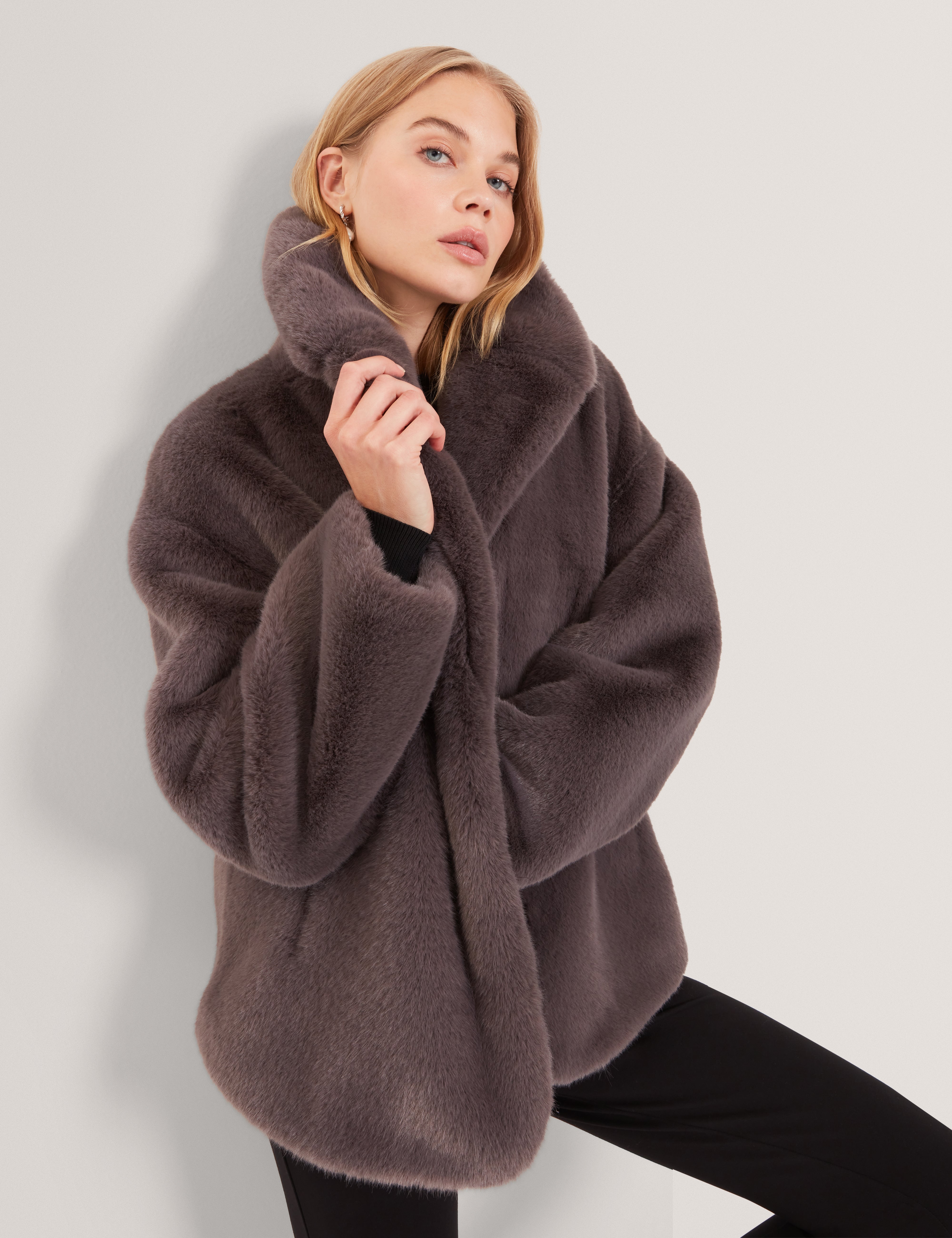 Fiela Short Faux Fur Coat With Shawl Collar Grey
