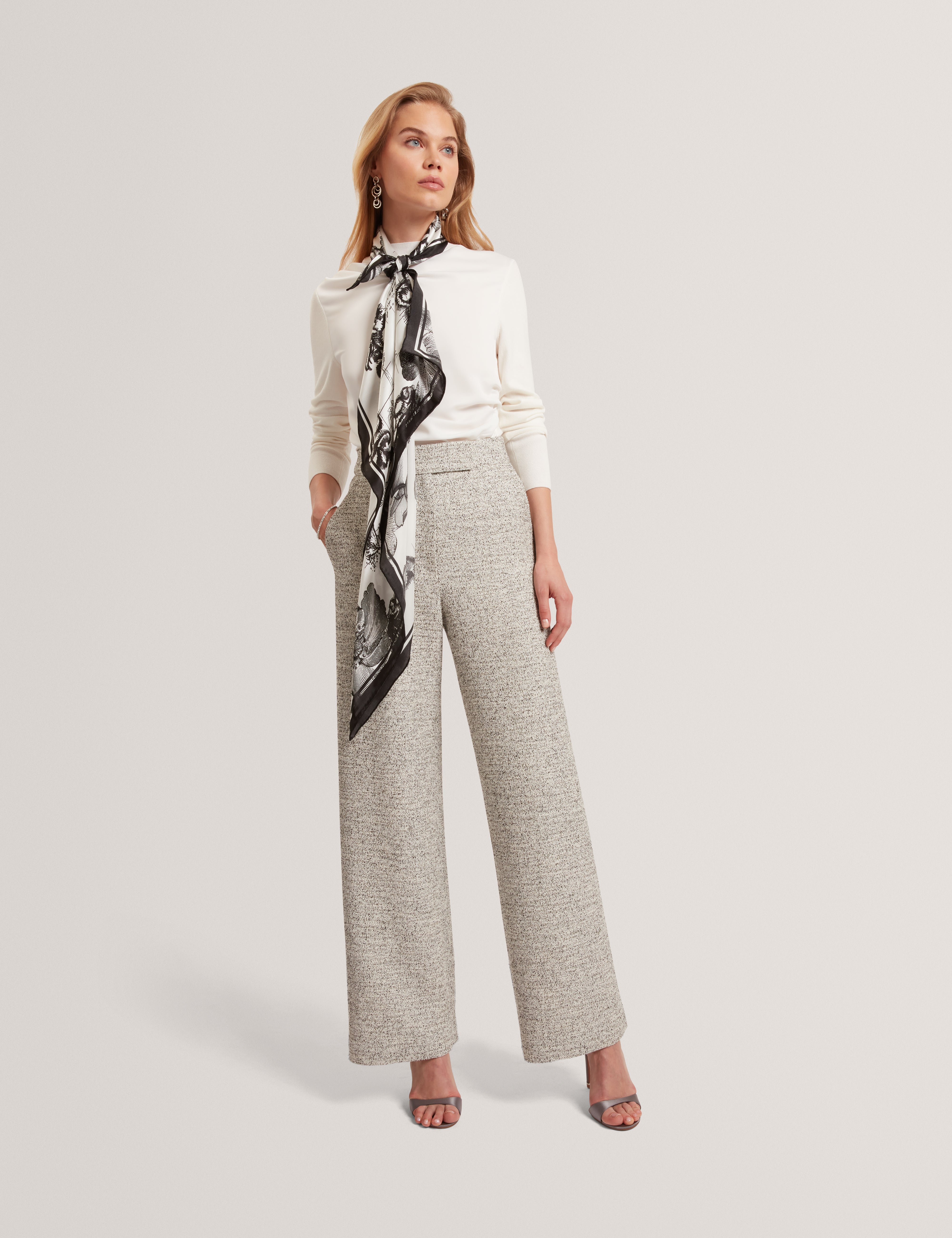 إيكات بنطلون بقصة ساق واسعة لون عاجي