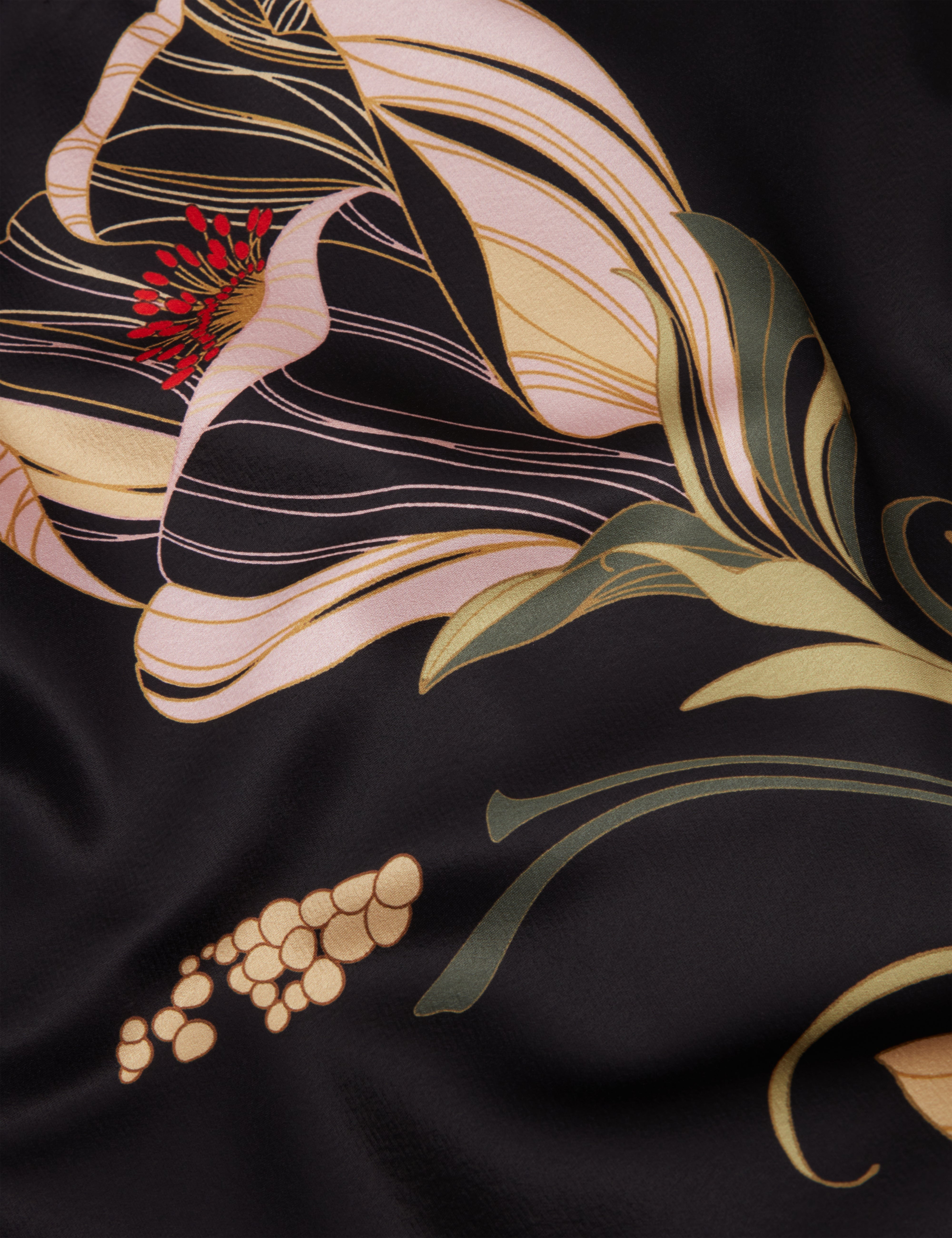 ساليرا تنورة ميدي سوداء بقصّة منسدلة