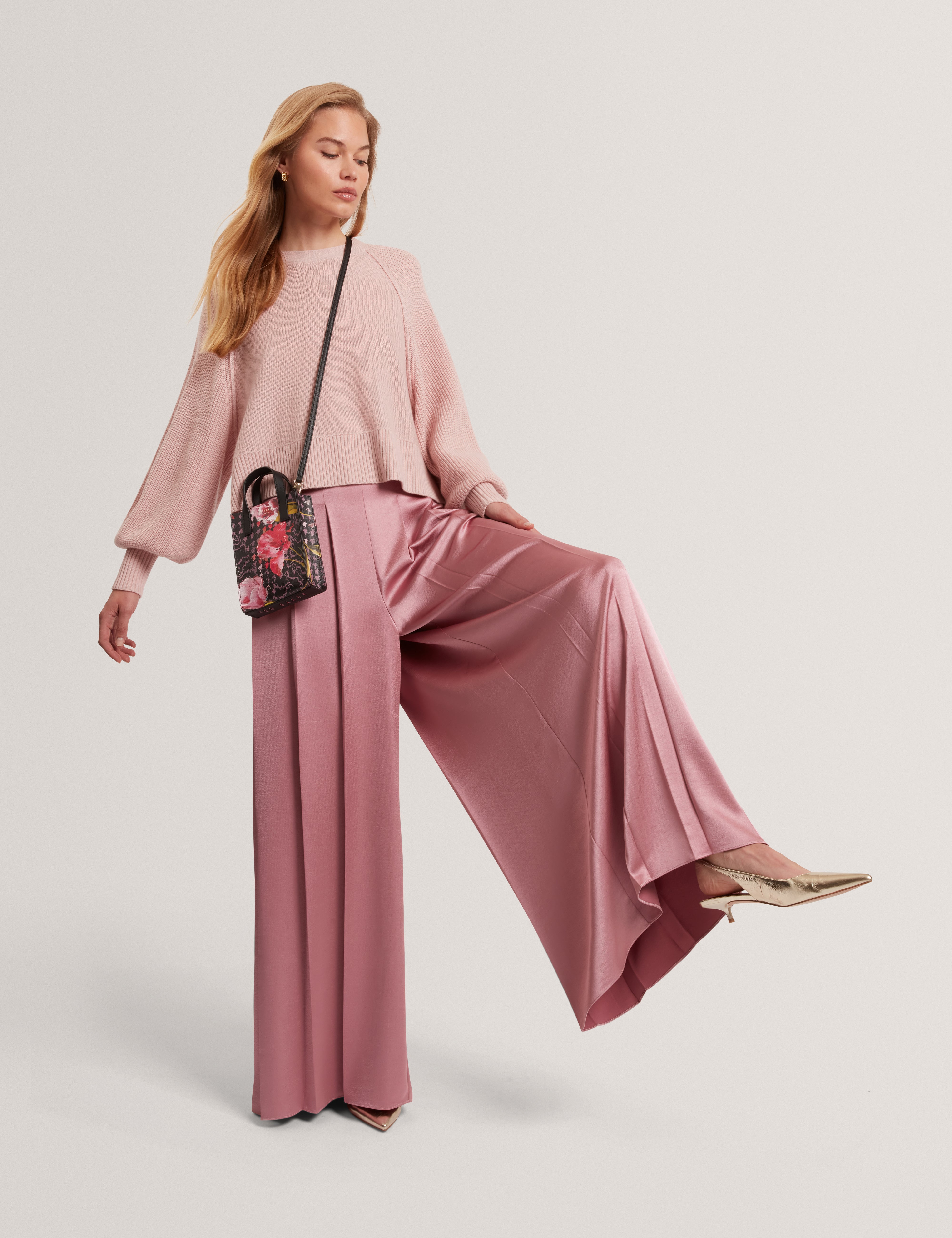 فيكي سترة محبوكة بياقة دائرية لون وردي