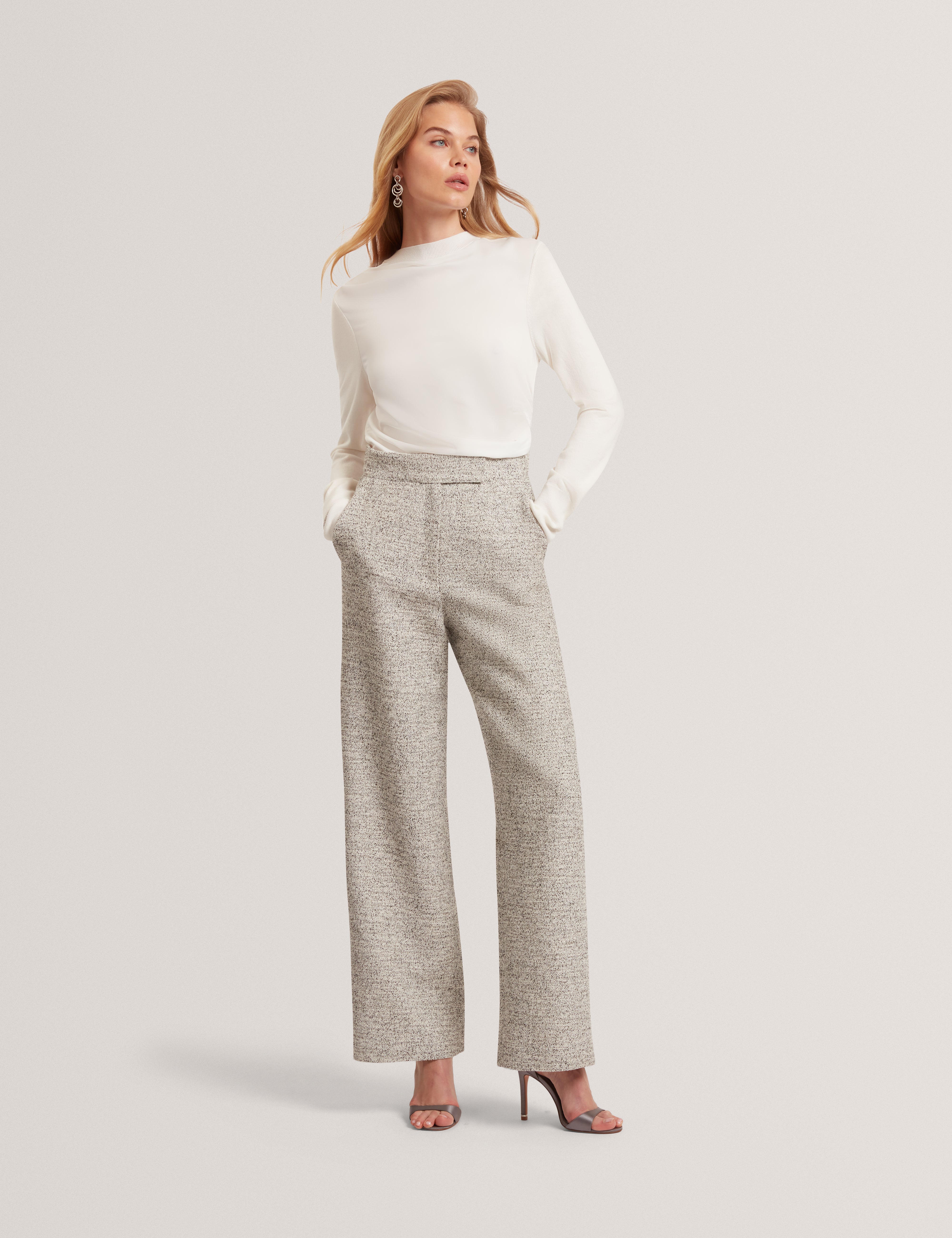 ليزلي كنزة محبوكة بأكمام طويلة لون عاجي