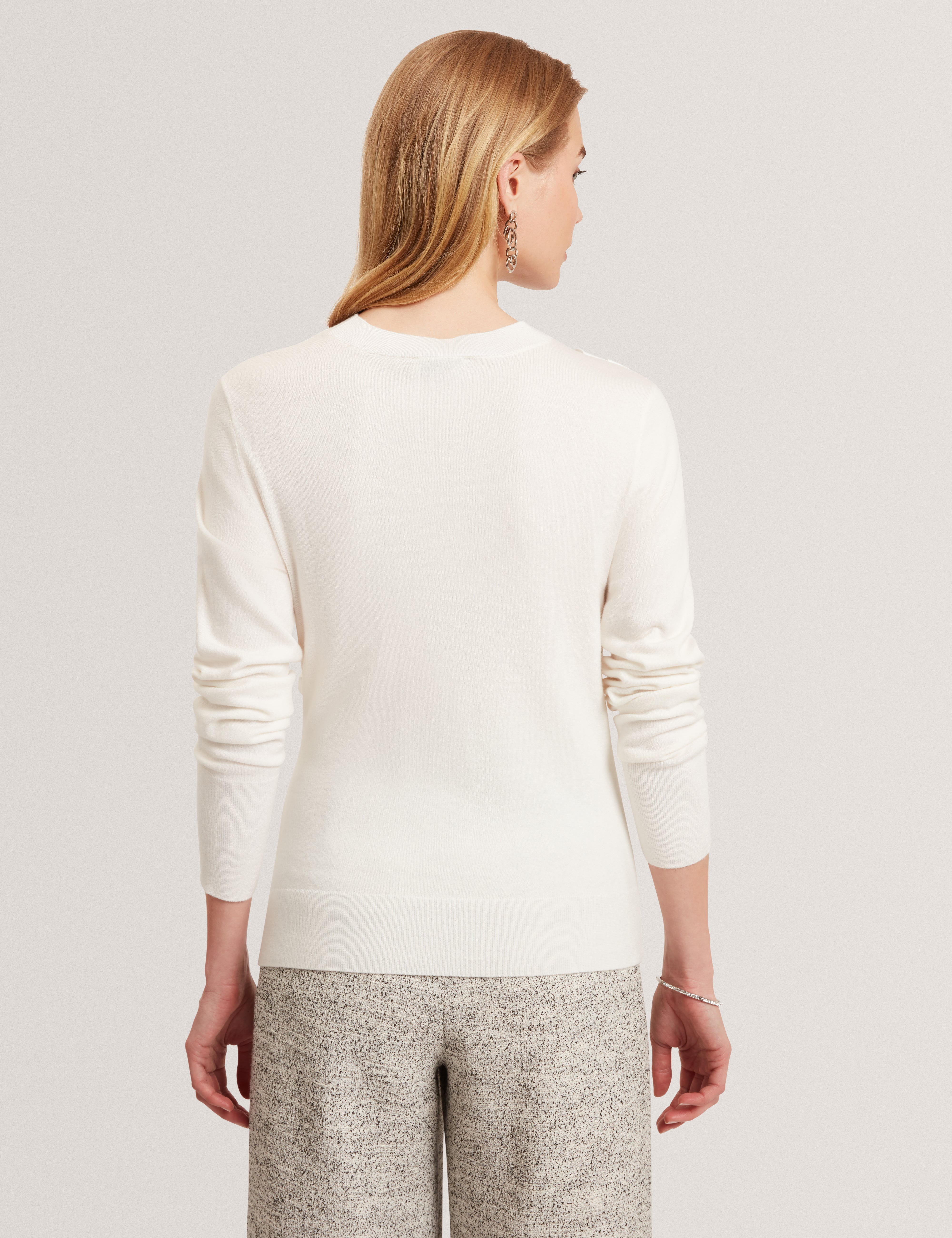 ليزلي كنزة محبوكة بأكمام طويلة لون عاجي