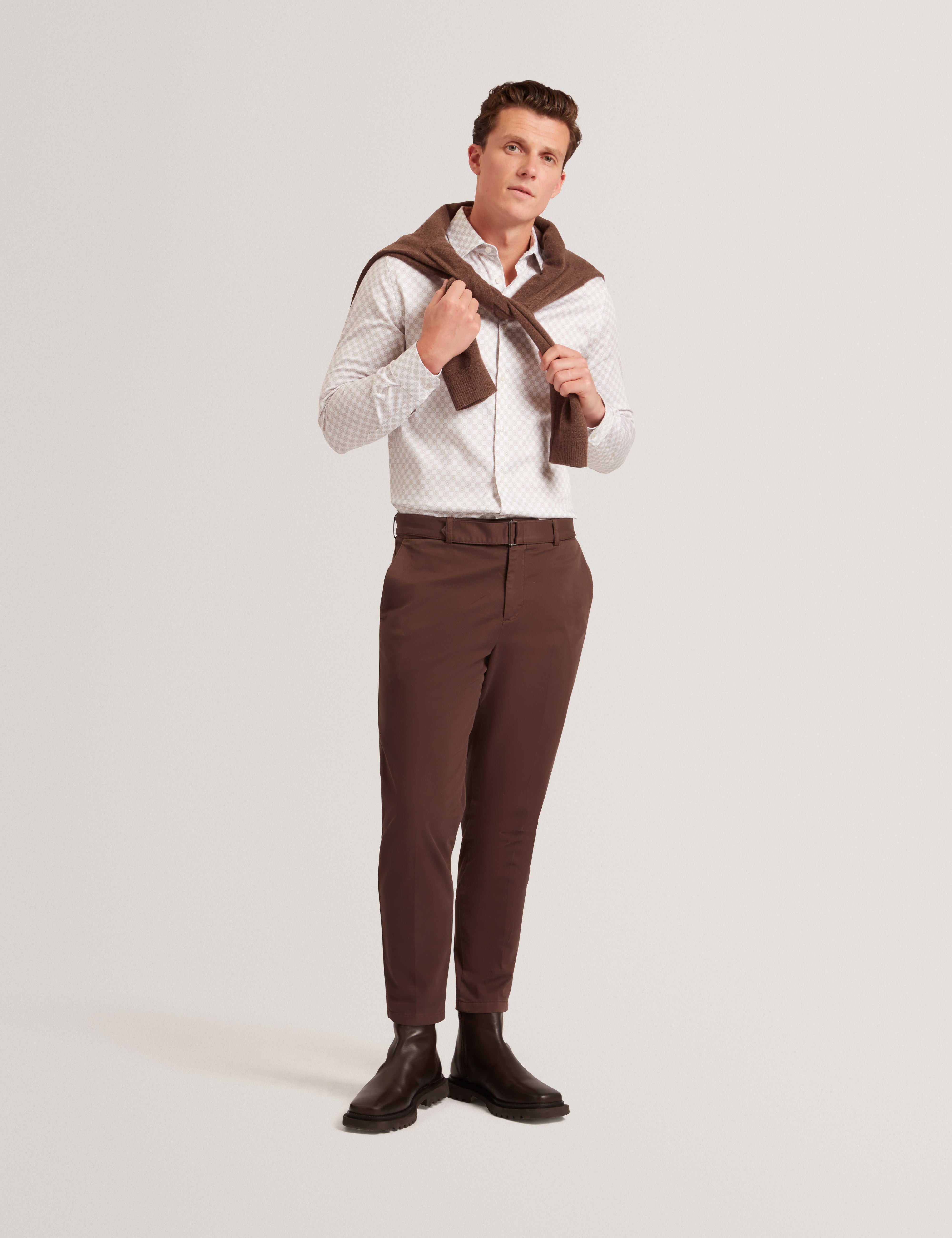 قميص Sef Ls Slim Fit Circle Geo Print باللون البني الداكن