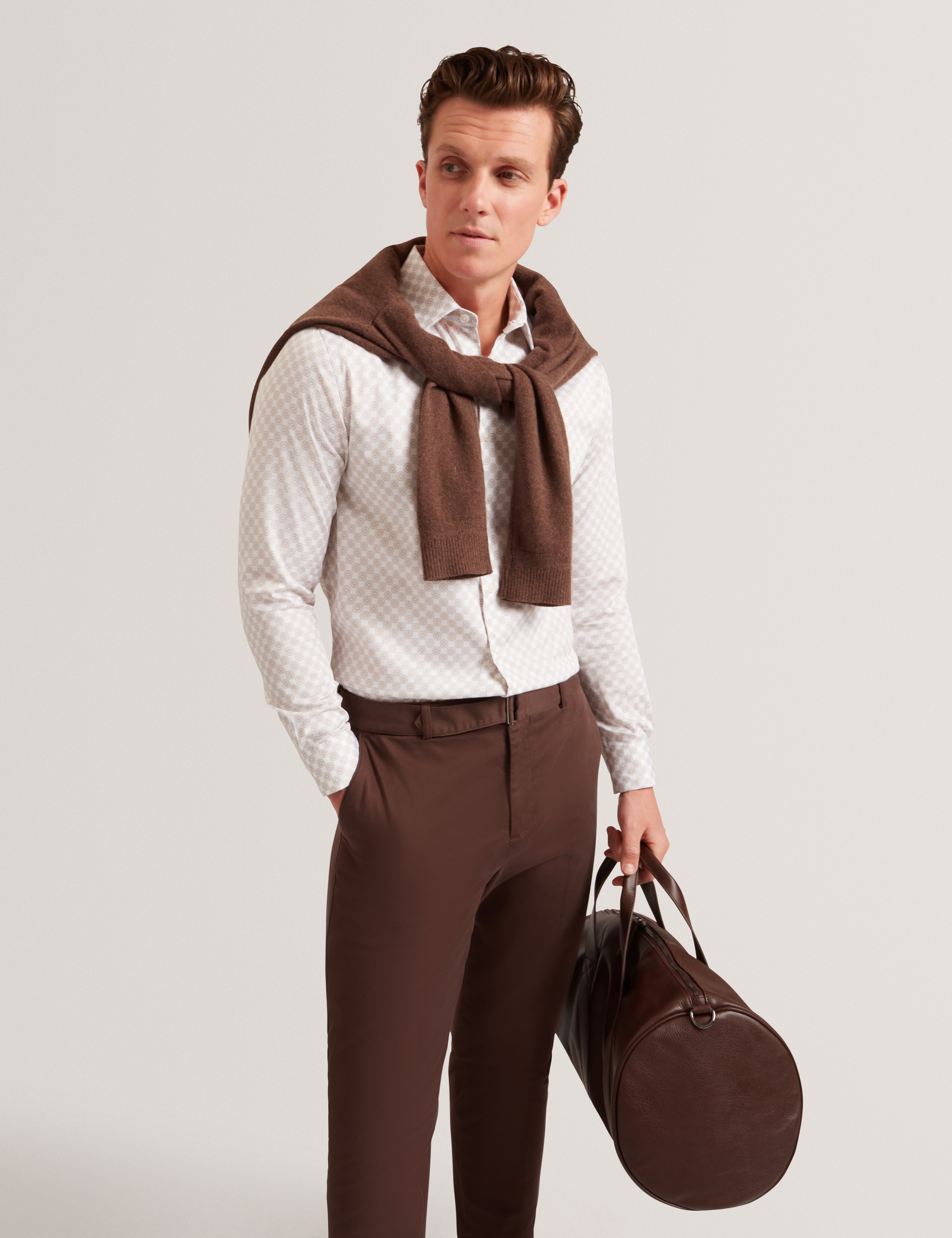 قميص Sef Ls Slim Fit Circle Geo Print باللون البني الداكن
