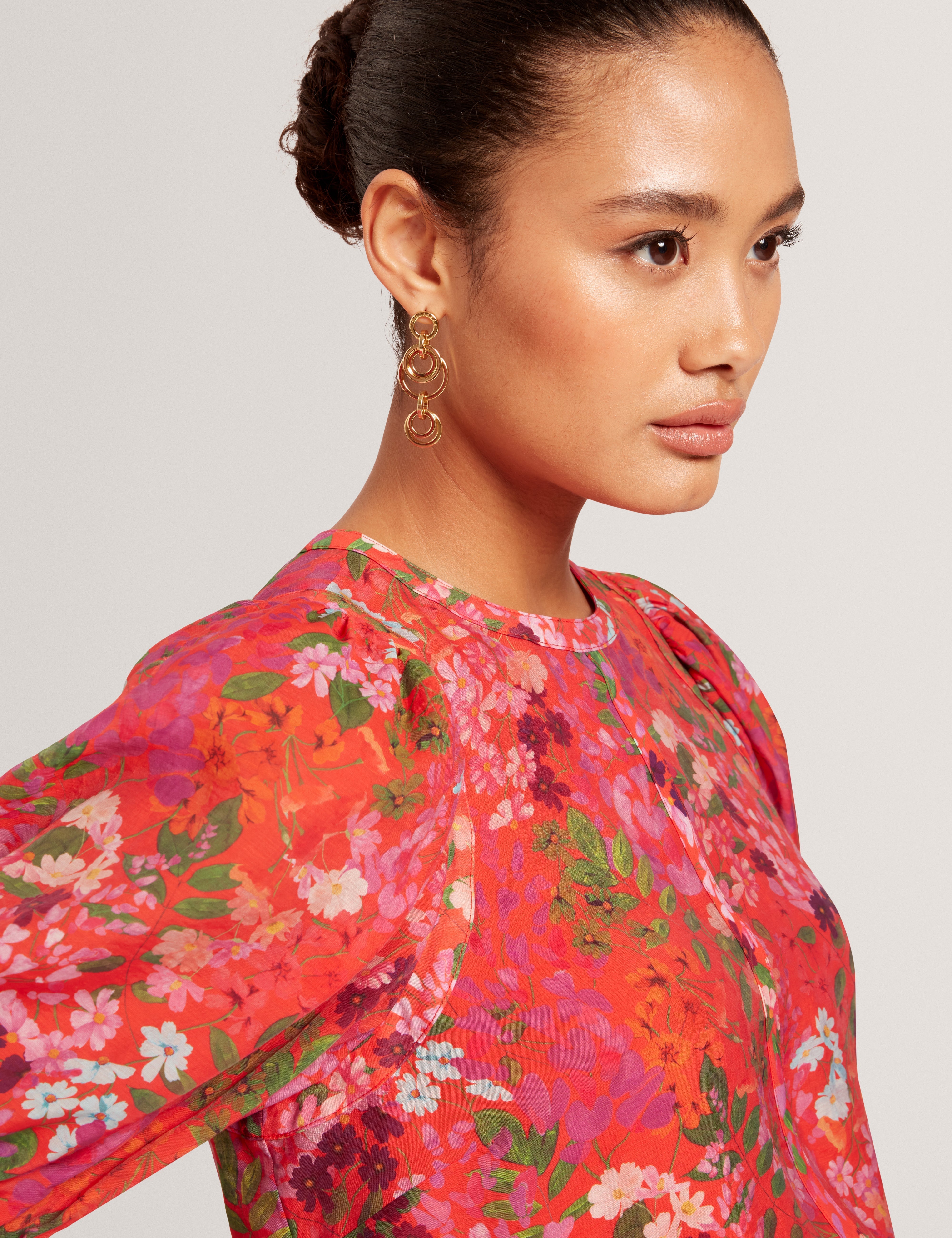 هاهتي كنزة حمراء بأكمام منفوخة