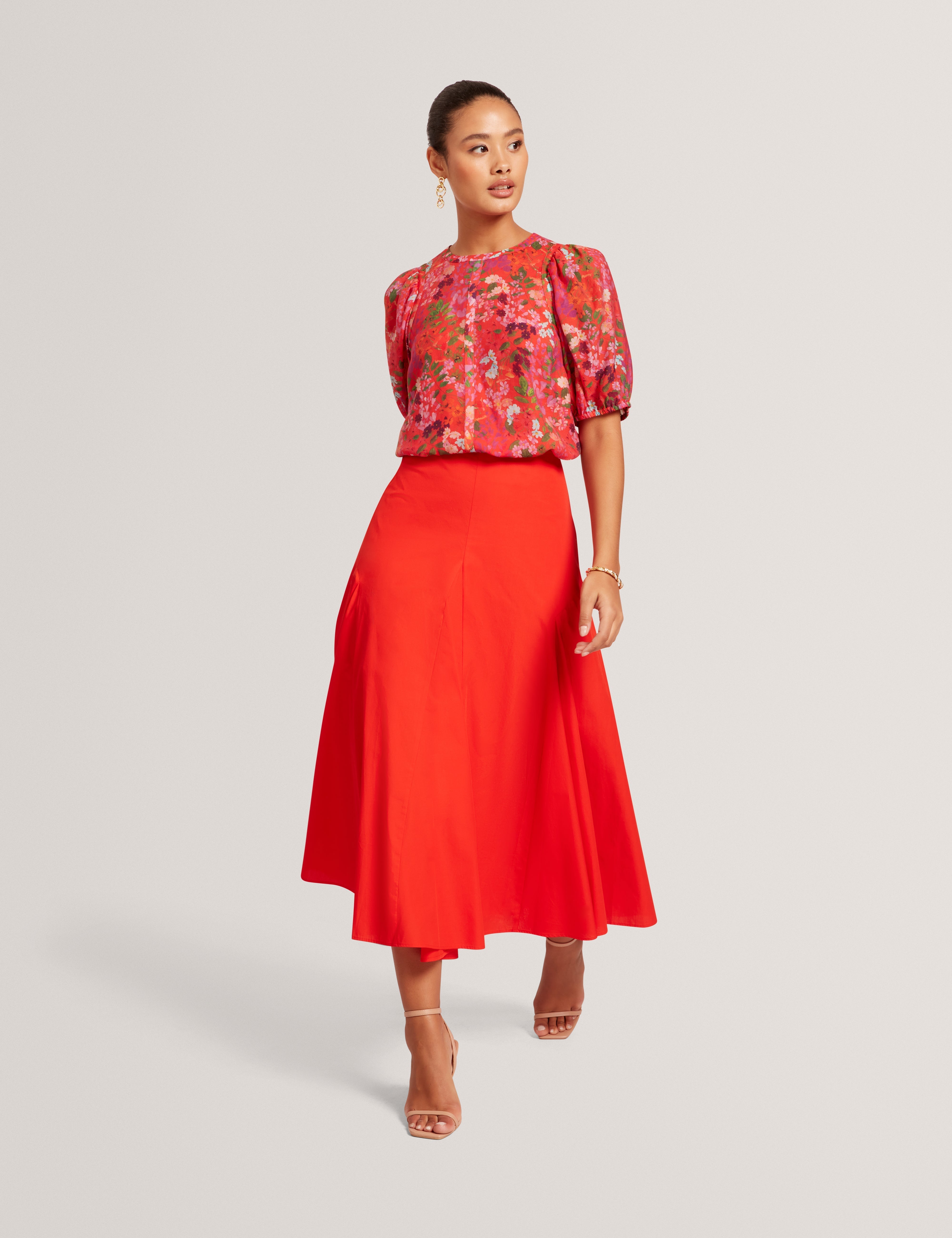 هاهتي كنزة حمراء بأكمام منفوخة