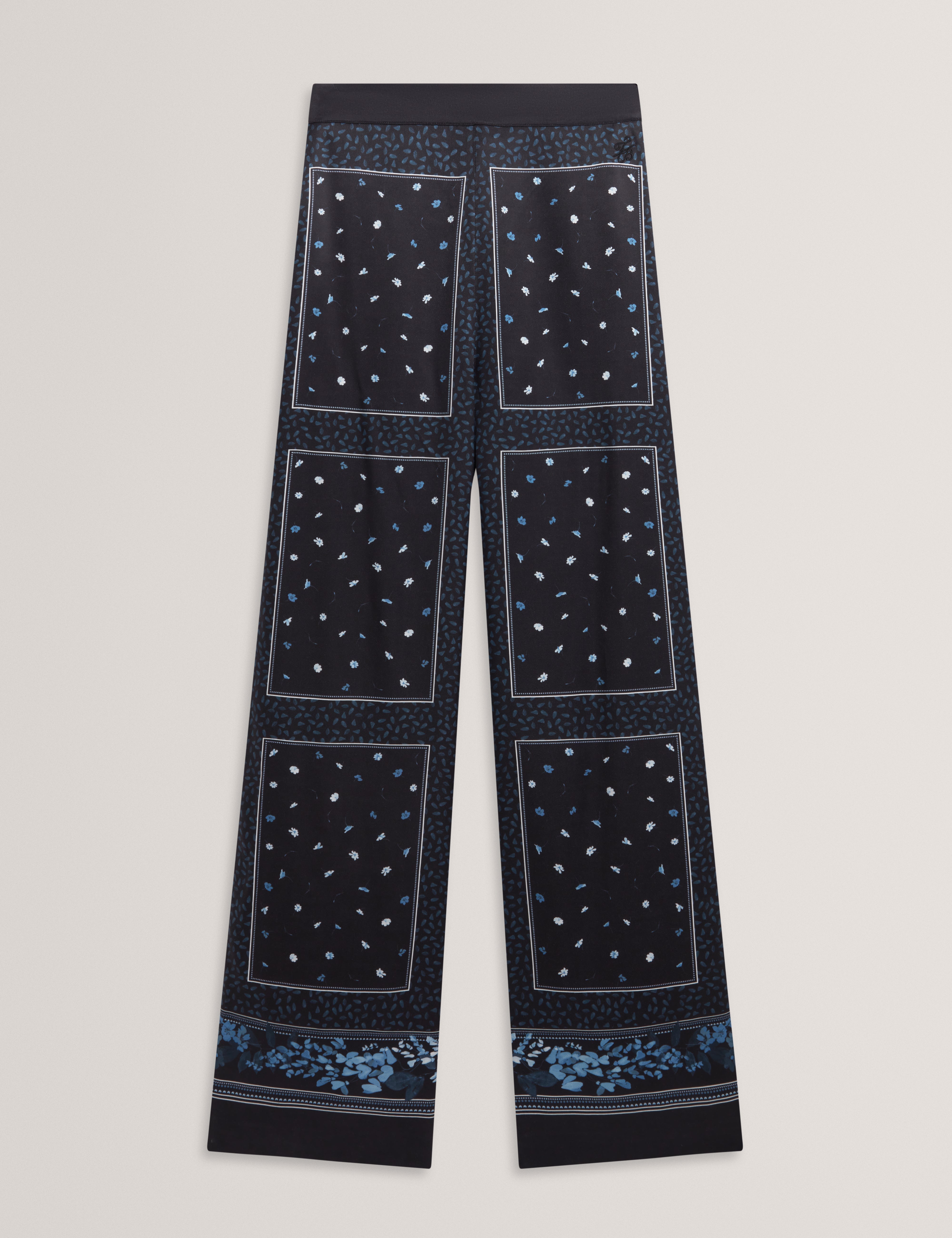 براني بنطلون أسود بقصة ساق واسعة