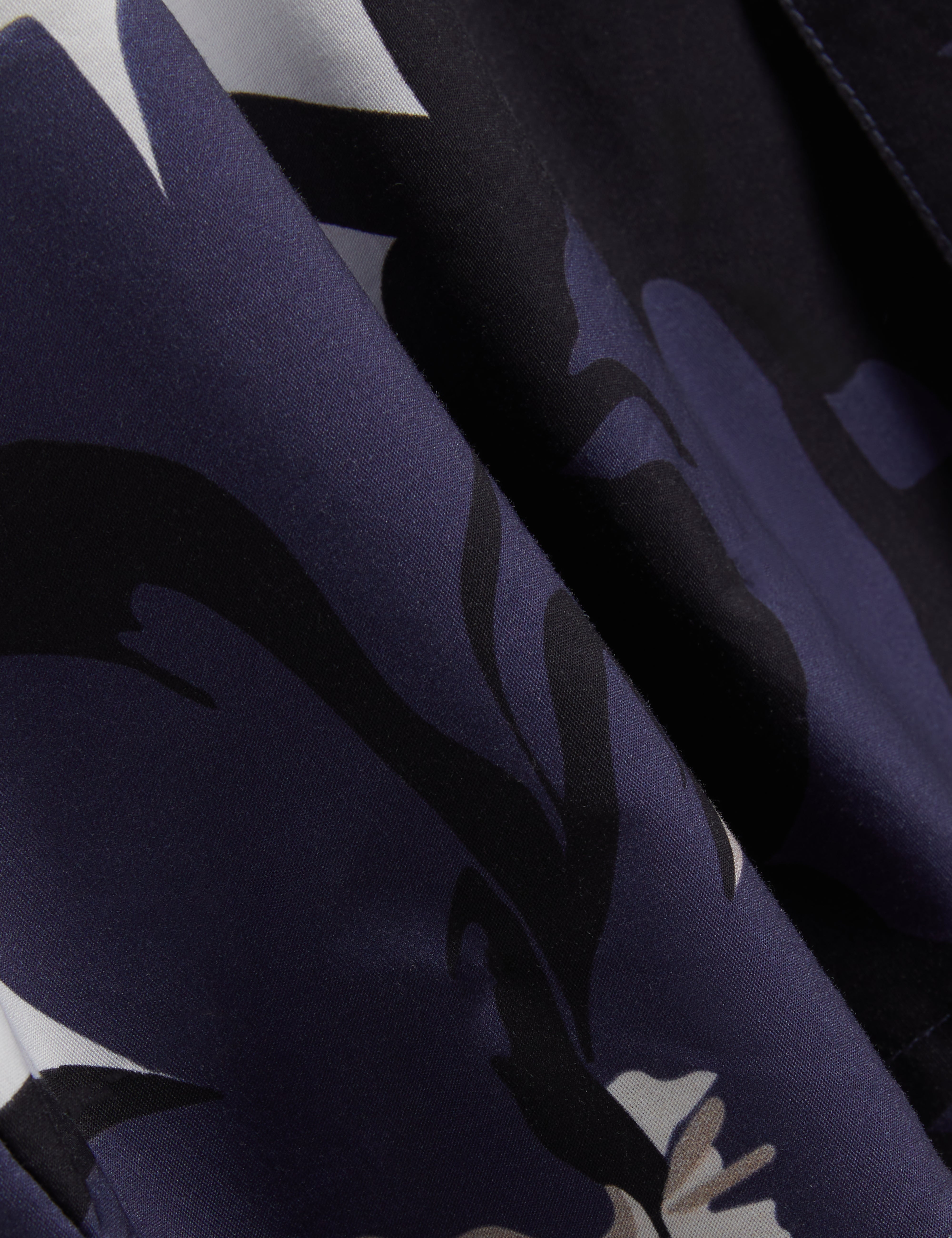 Biscarn Short Sleeve Relaxed Placement Floral Shirt White