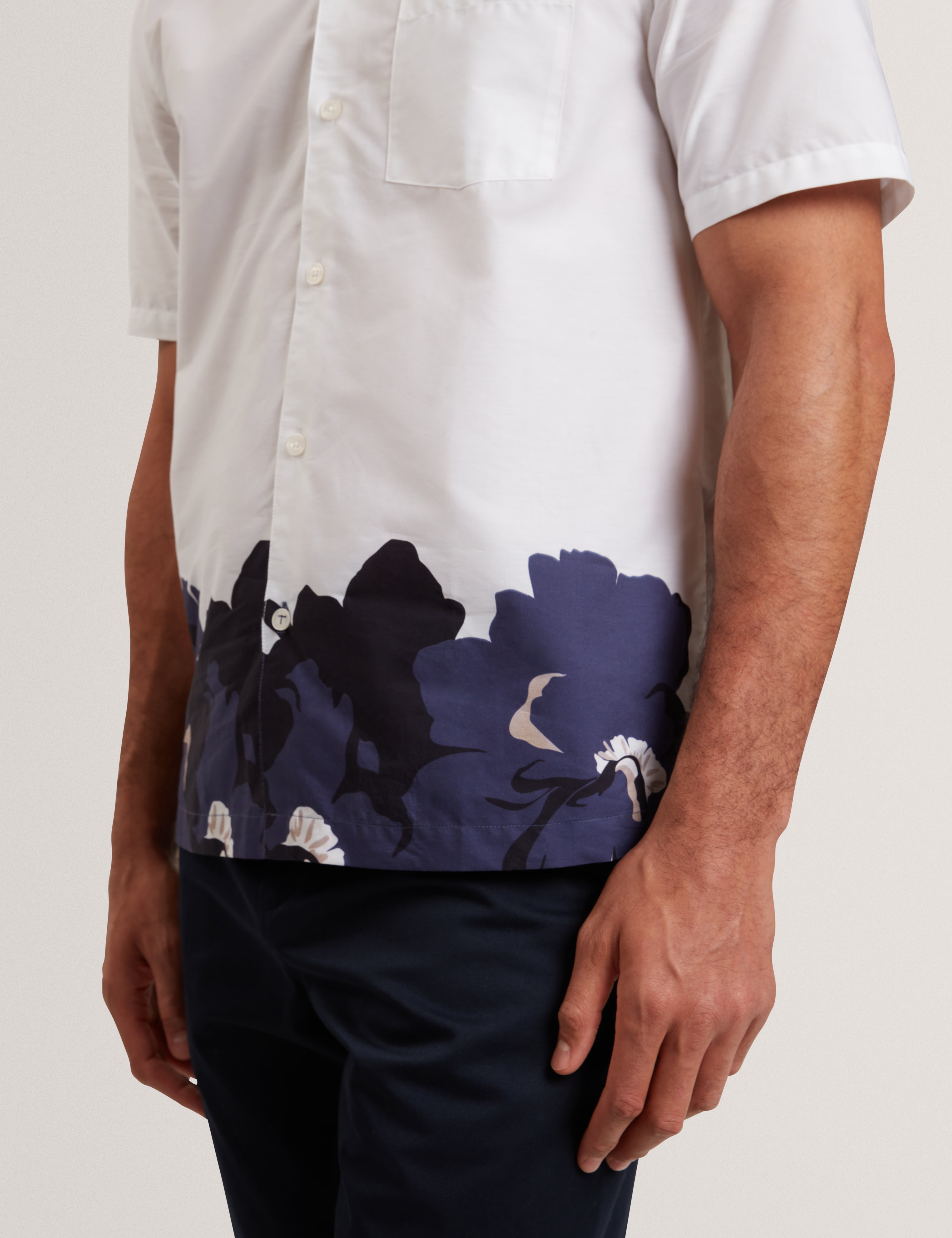 Biscarn Short Sleeve Relaxed Placement Floral Shirt White