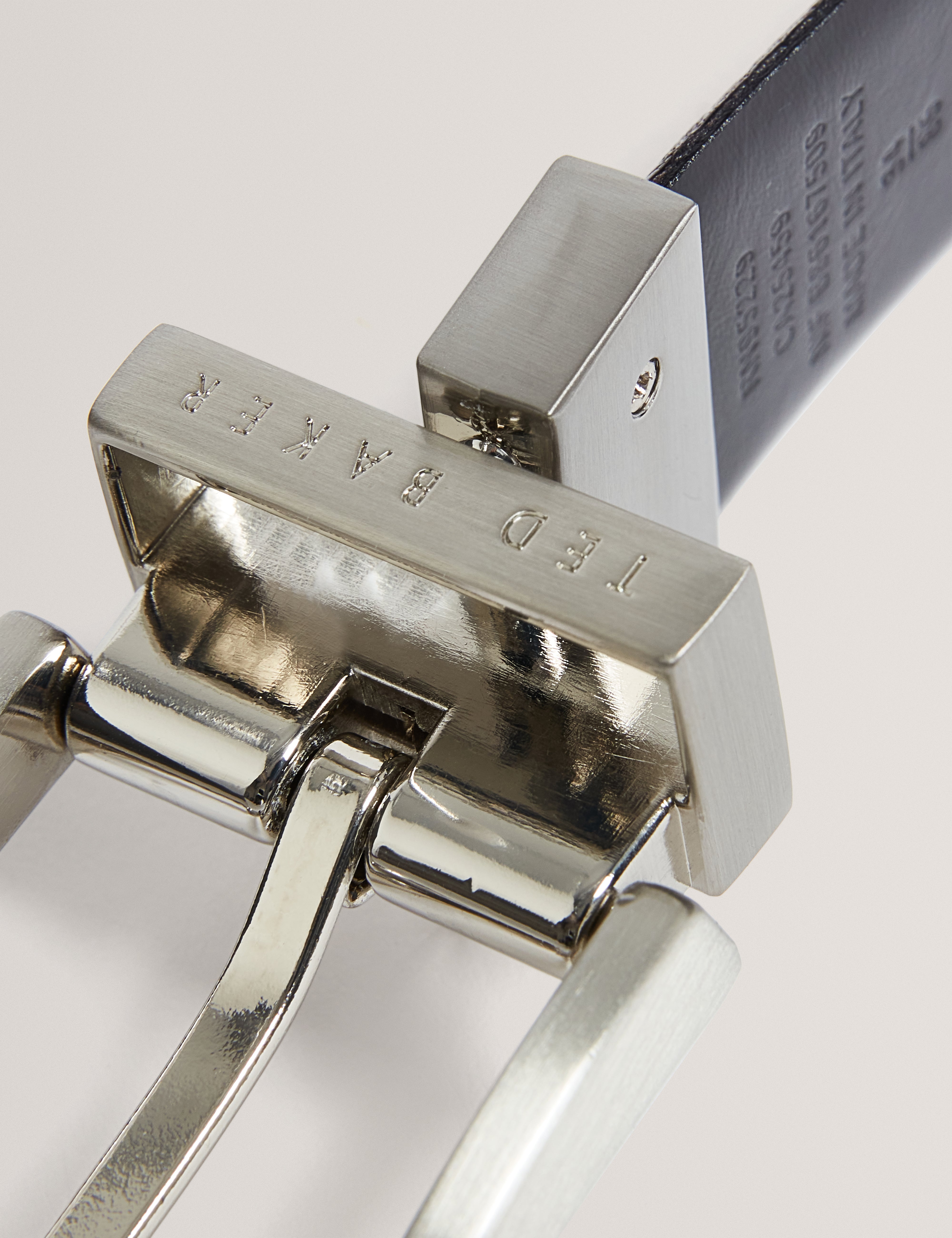 كارمر حزام من الجلد لون بني داكن