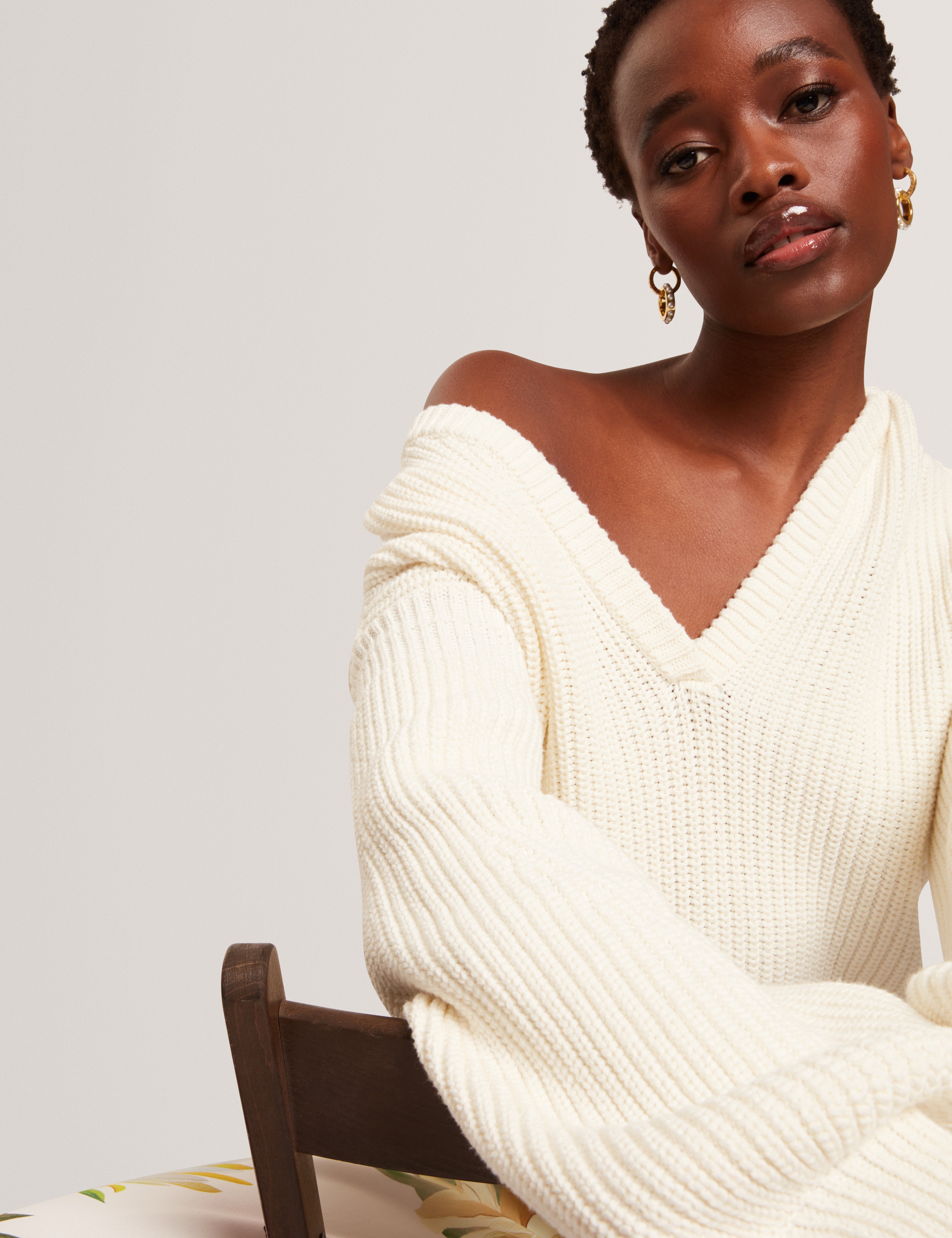Velmee Cotton Blend V Neck Sweater White