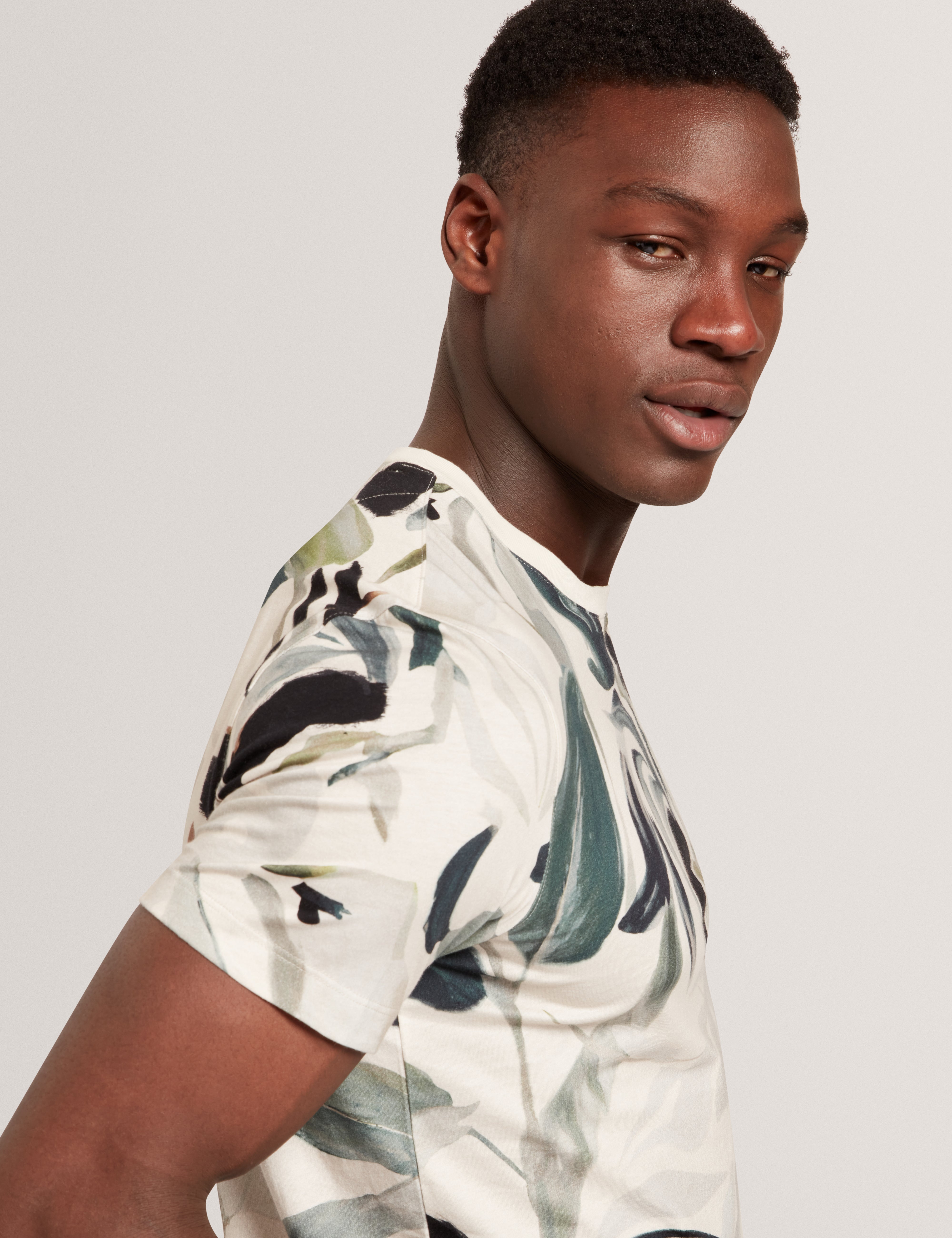 Almoi Short Sleeve Cotton Floral Print T-Shirt Ecru