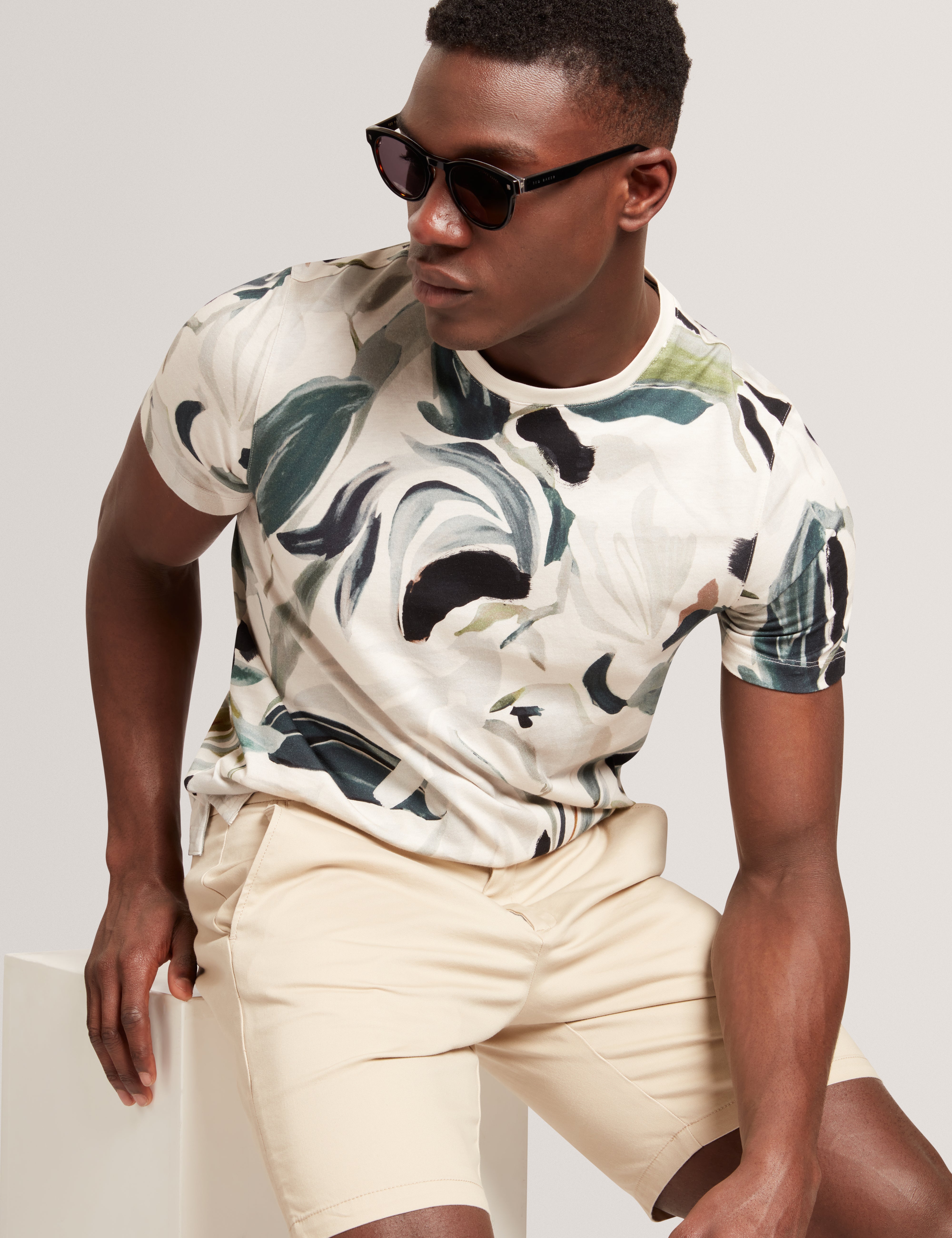 Almoi Short Sleeve Cotton Floral Print T-Shirt Ecru