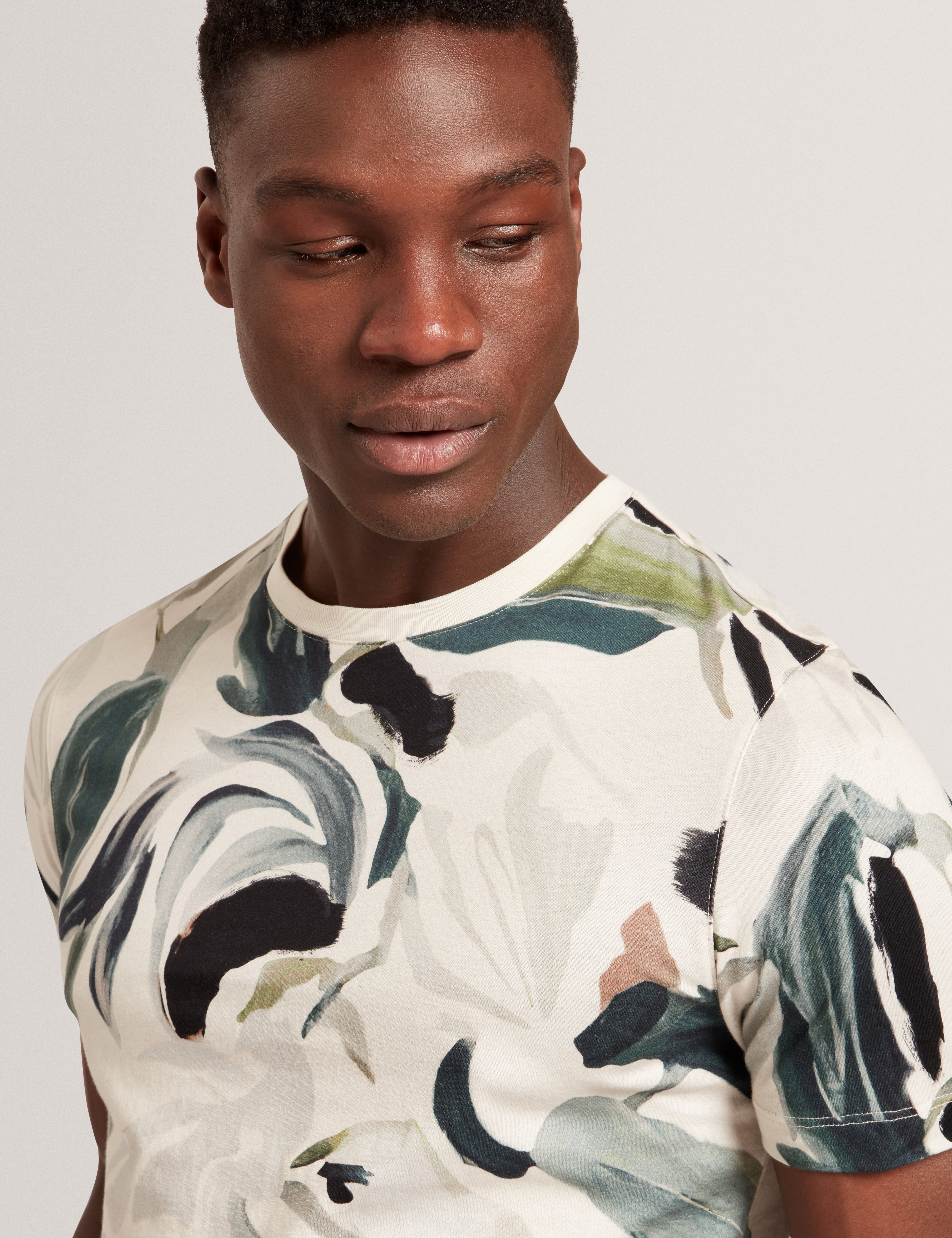 Almoi Short Sleeve Cotton Floral Print T-Shirt Ecru