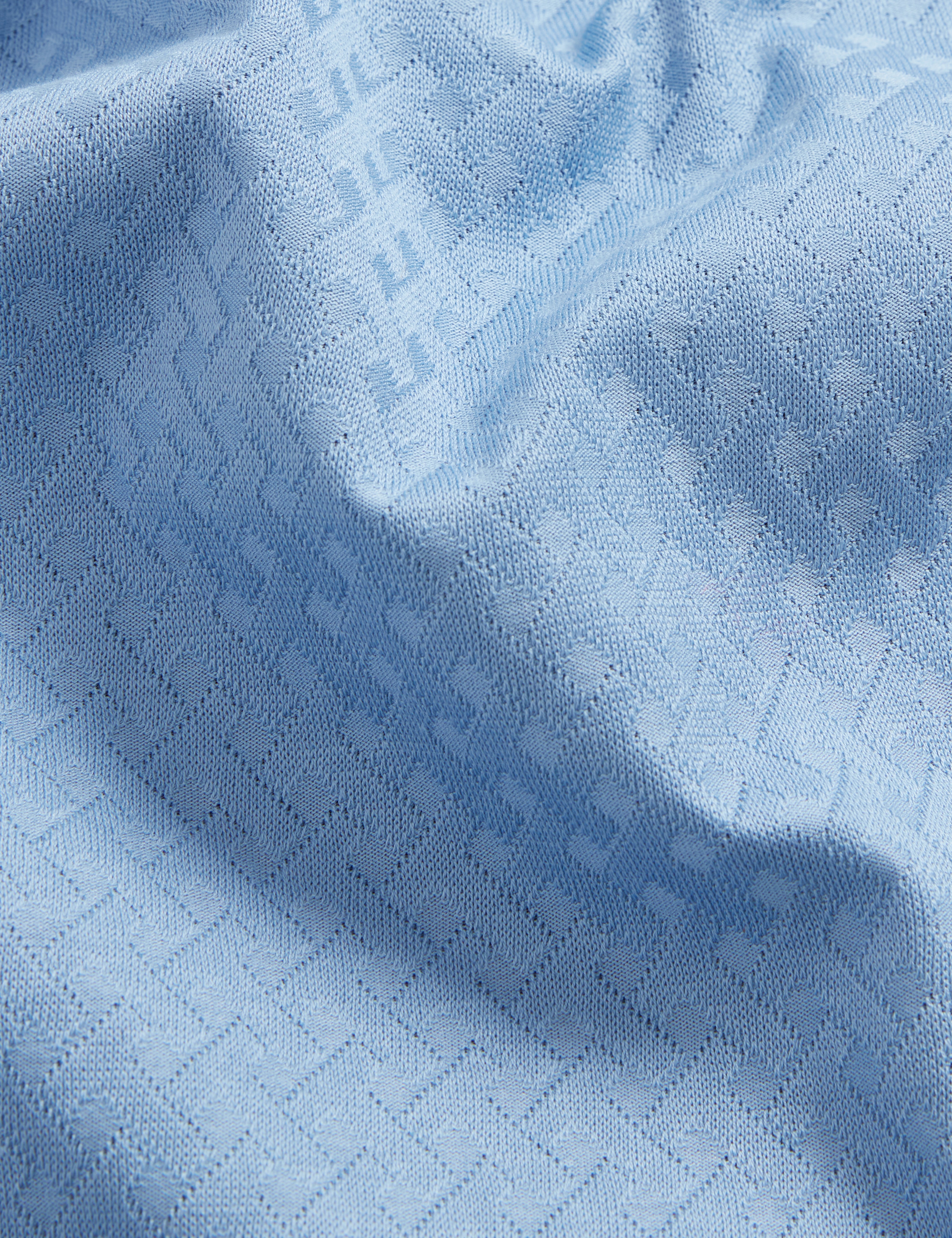 هاجن تيشيرت بأكمام قصيرة لون أزرق فاتح