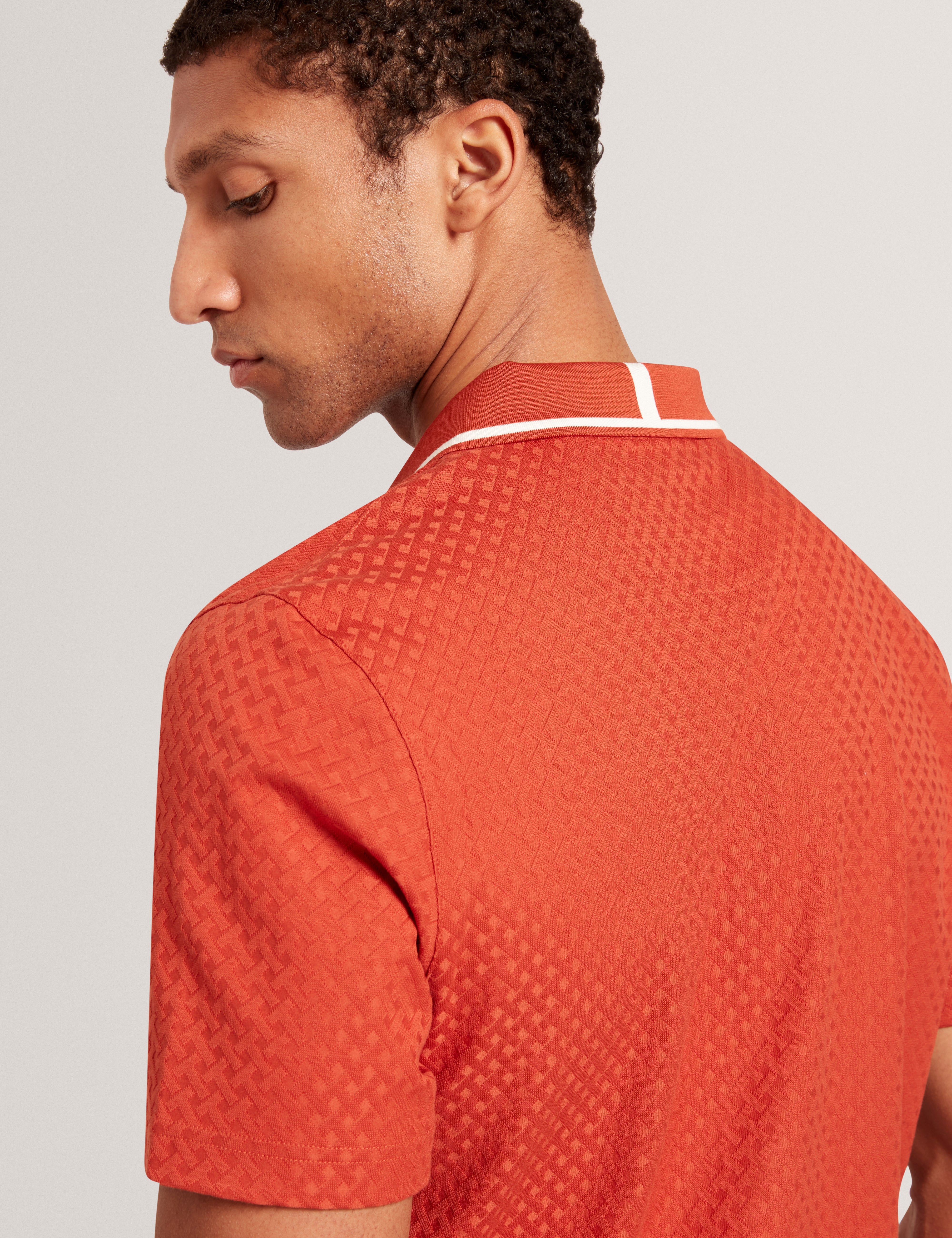 كوفين قميص بولو بأكمام قصيرة لون برتقالي داكن