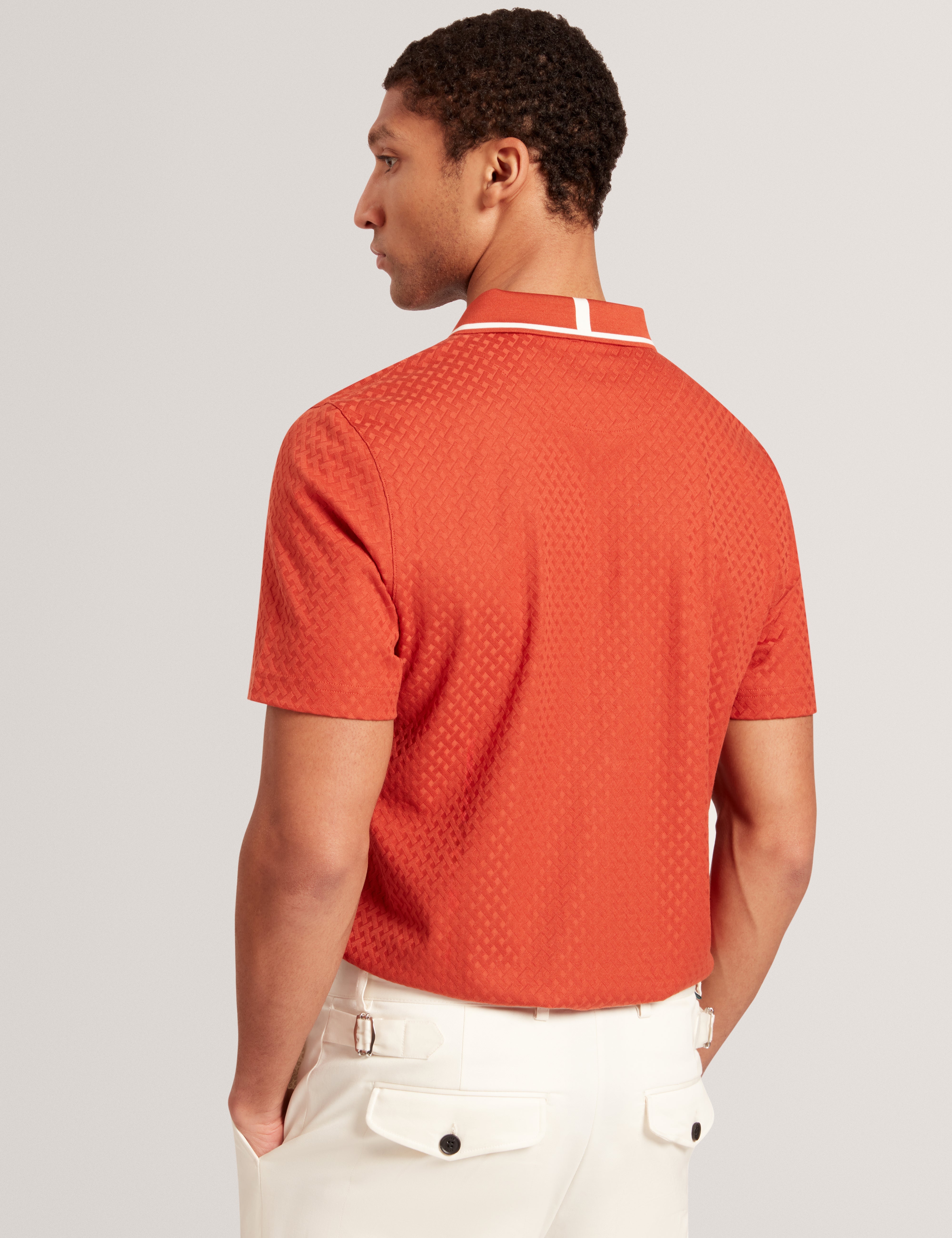 كوفين قميص بولو بأكمام قصيرة لون برتقالي داكن