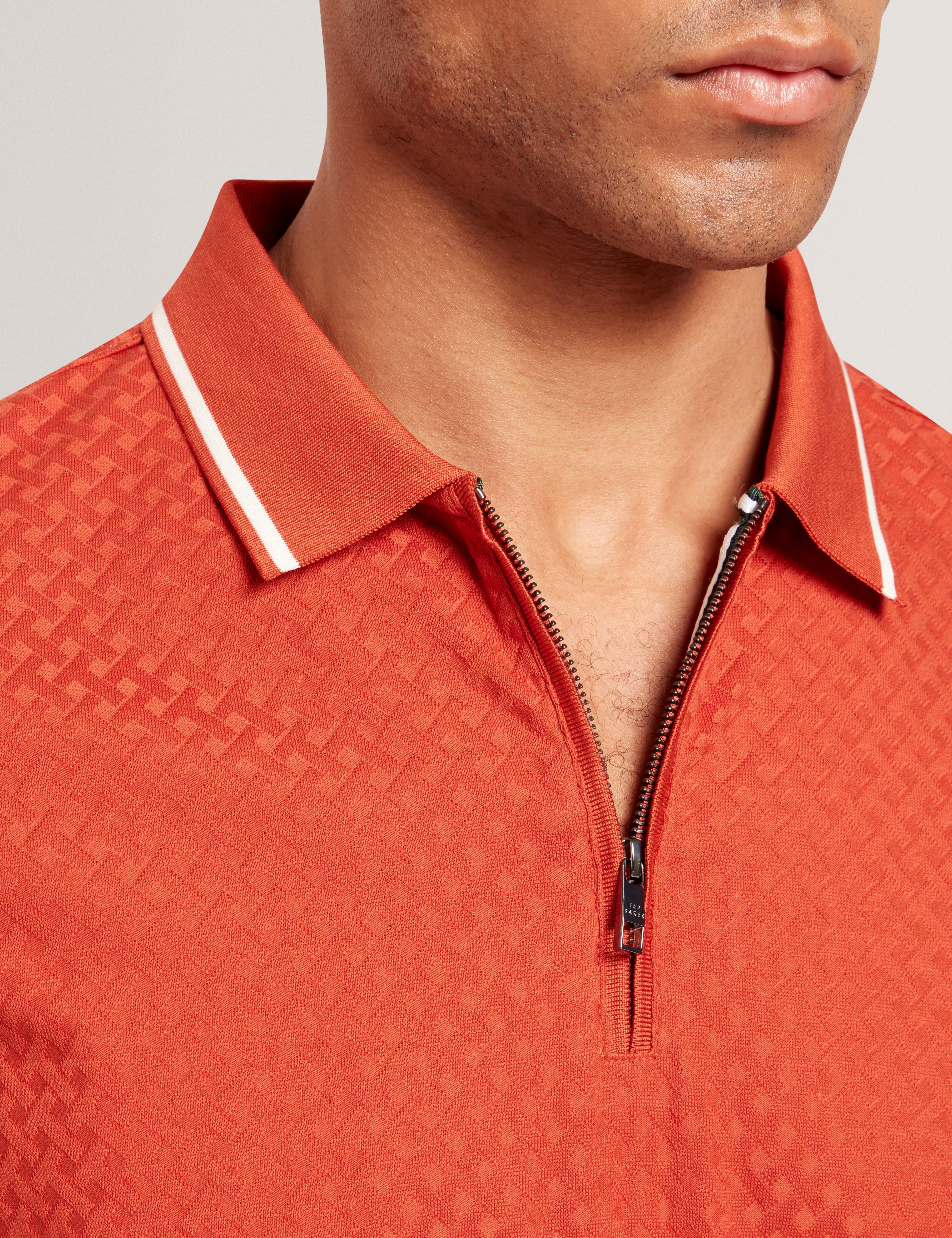 كوفين قميص بولو بأكمام قصيرة لون برتقالي داكن