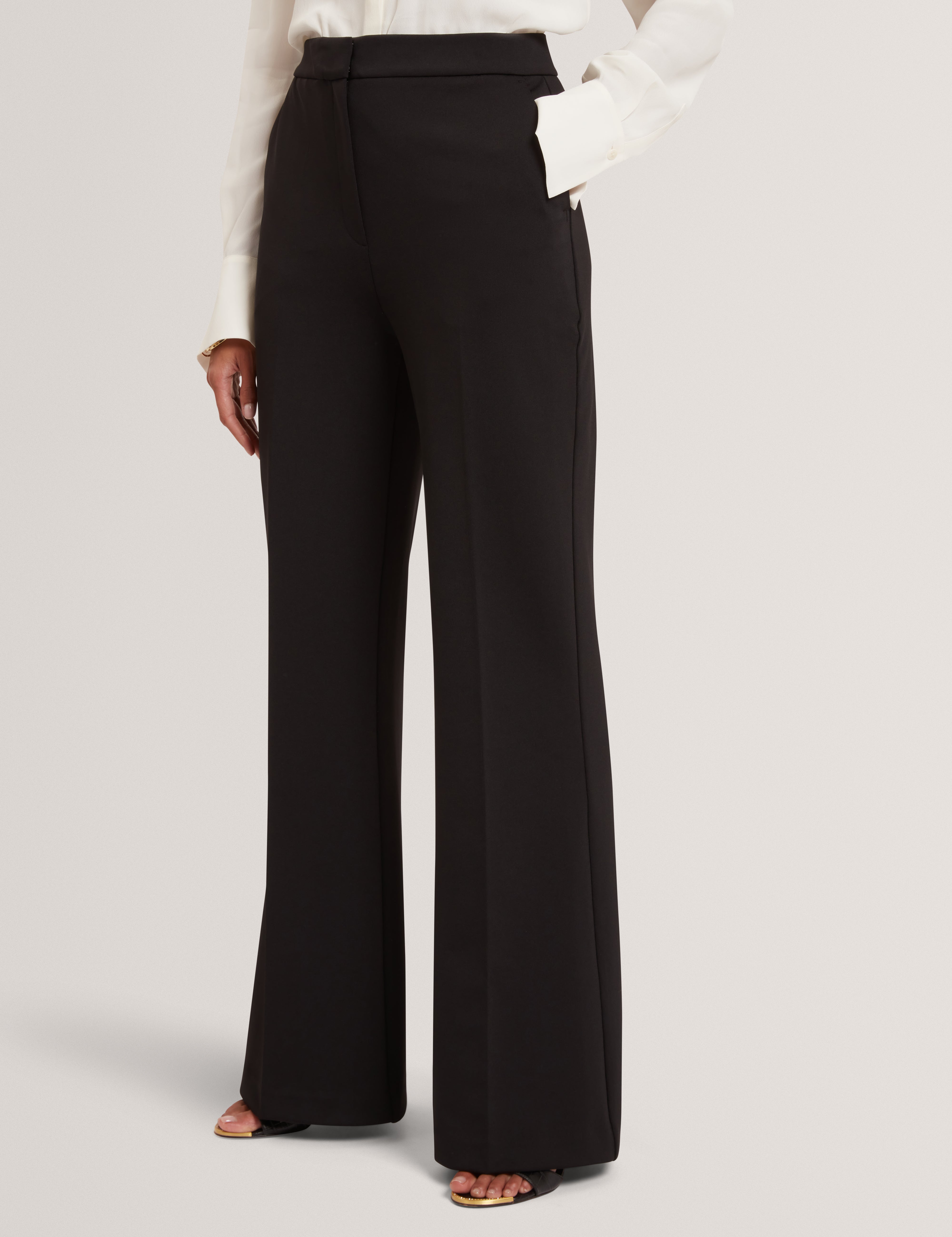 إندريڤ بنطلون أسود واسع بخصر عالٍ