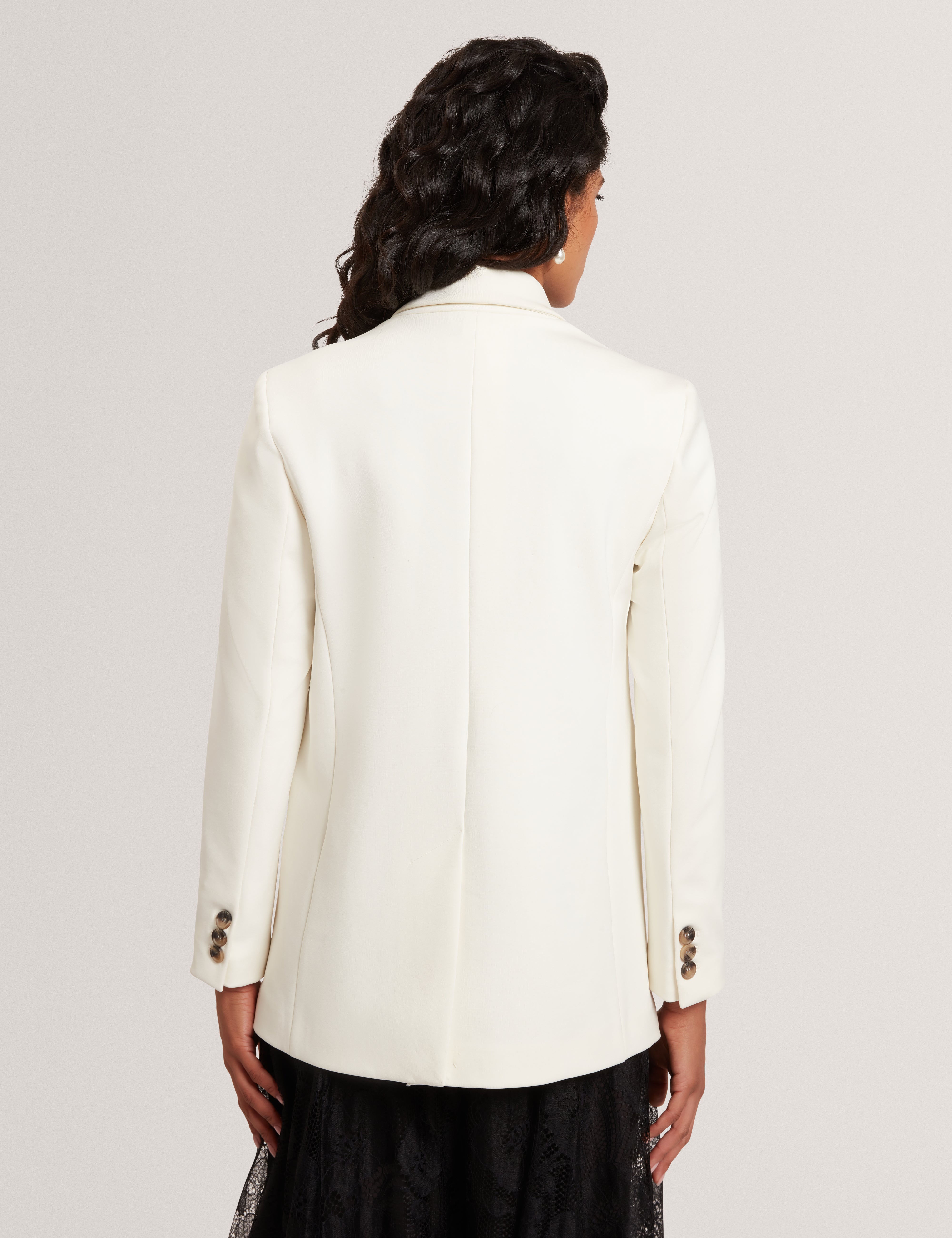 باولين بليزر بصدر مزدوج لون عاجي