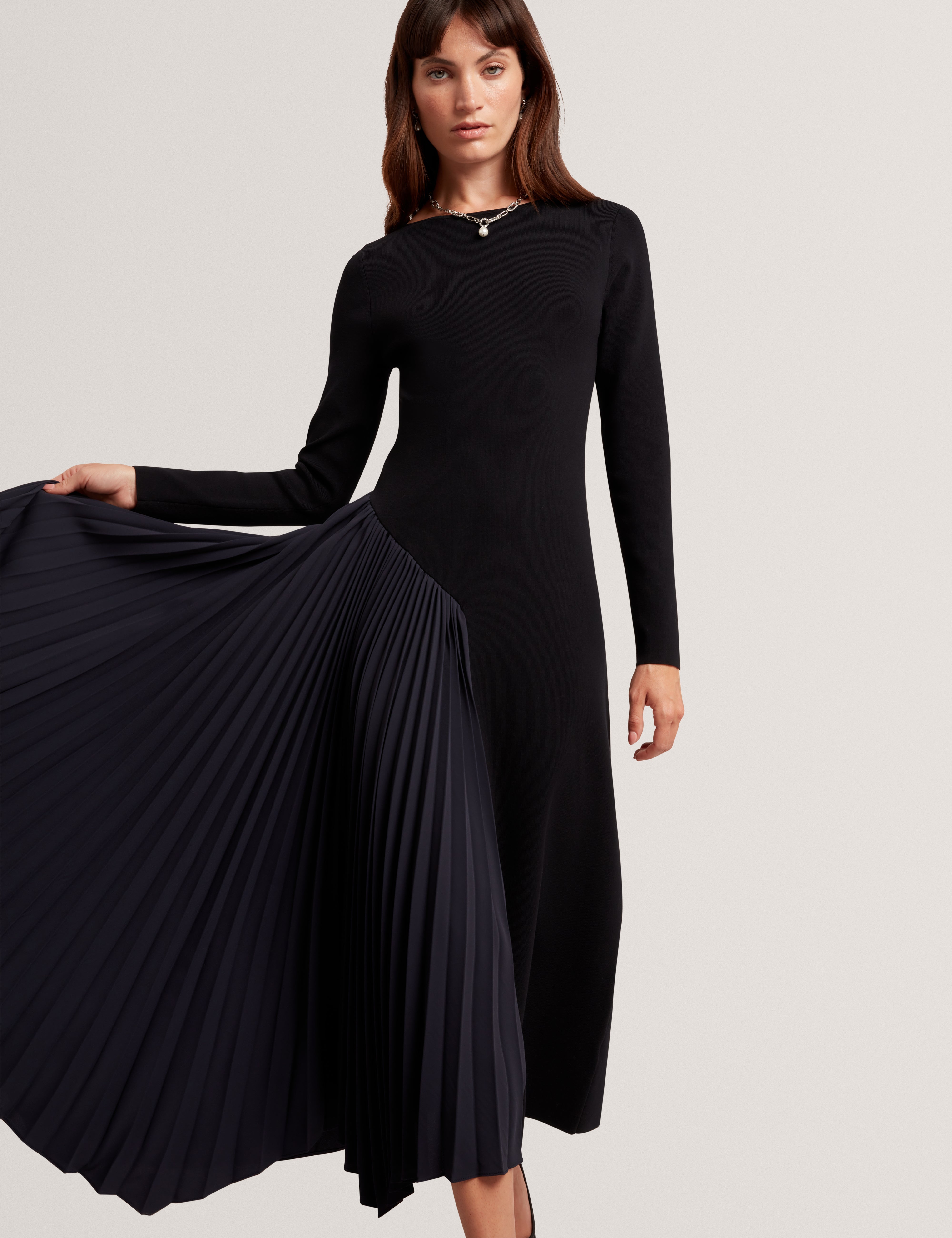 Belviee Long Sleeve Knit Midi Dress With Pleat P Navy