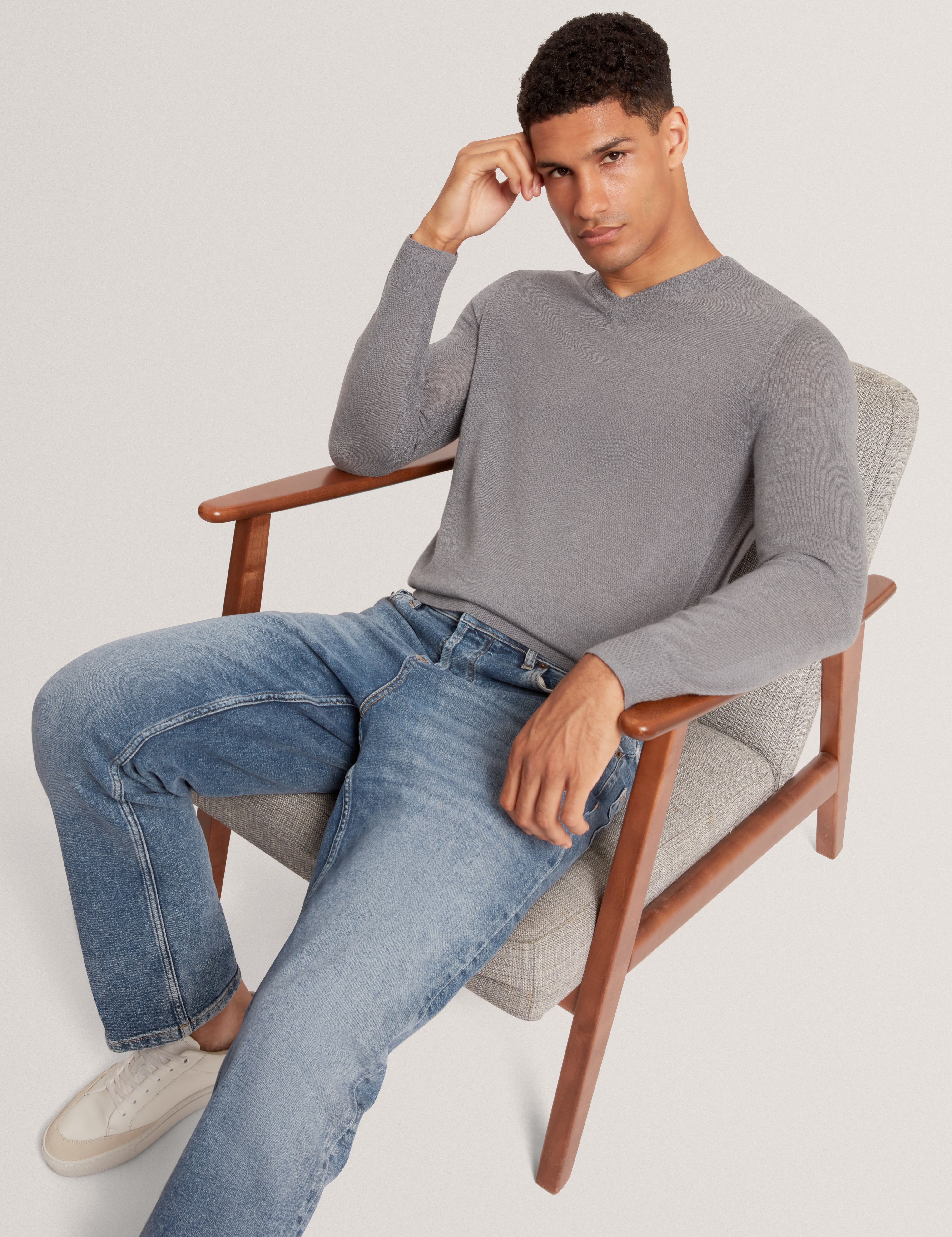 Resye Branded Merino V-Neck Jumper Mid-Grey