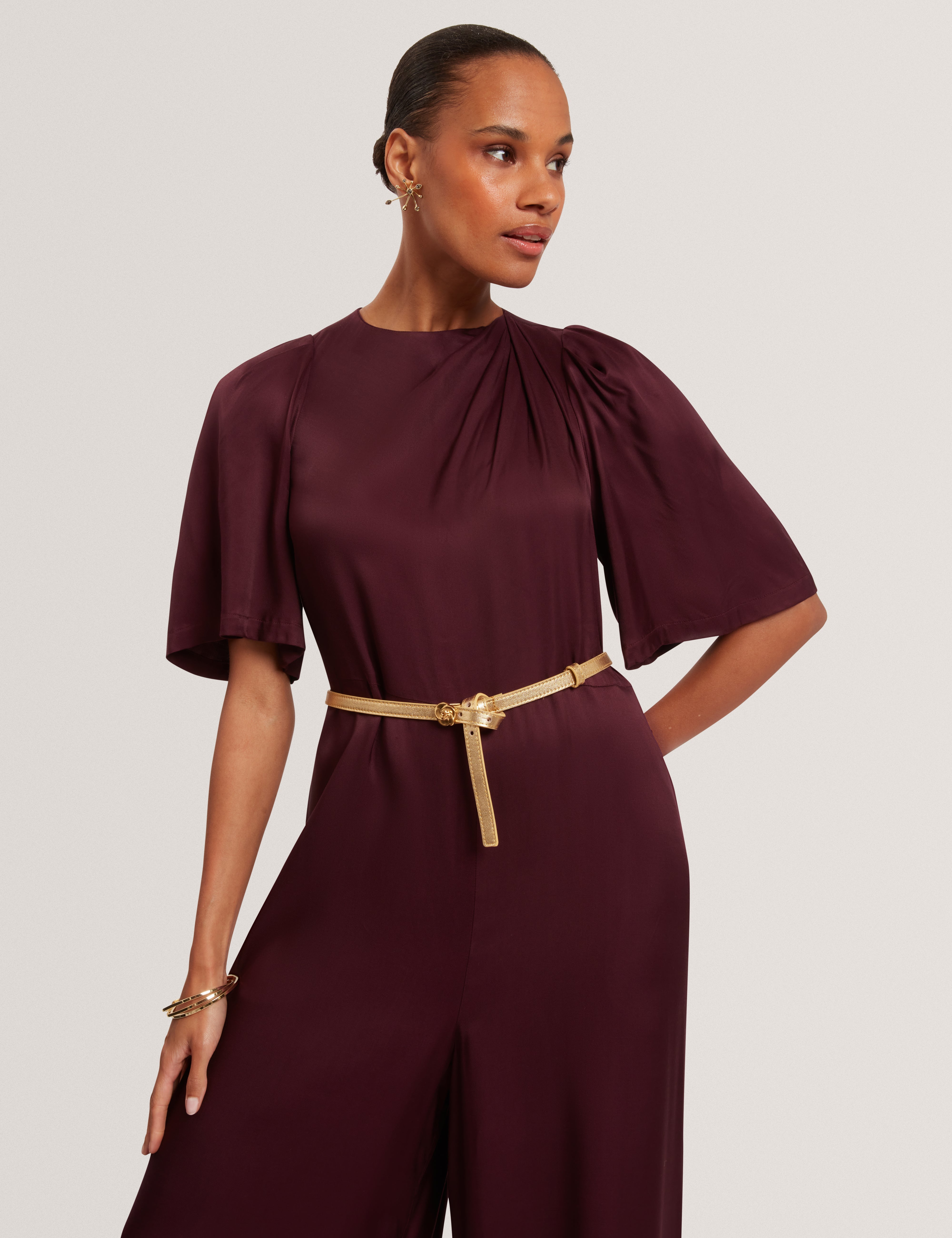 حزام روسو الجلدي المعدني مع أجزاء معدنية باللون الوردي الذهبي