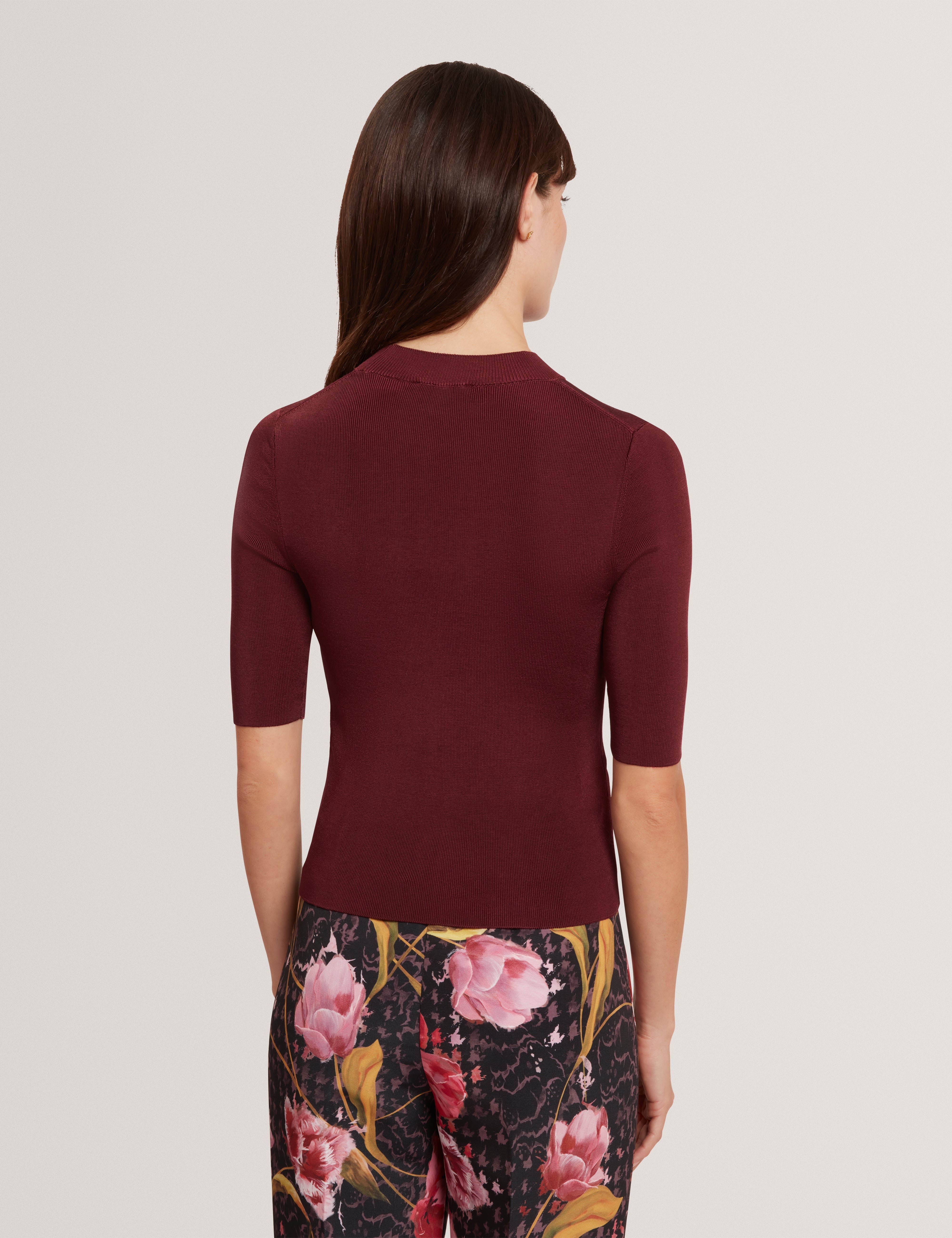 فيليكسيا تيشيرت محبوك بأكمام قصيرة لون أحمر داكن