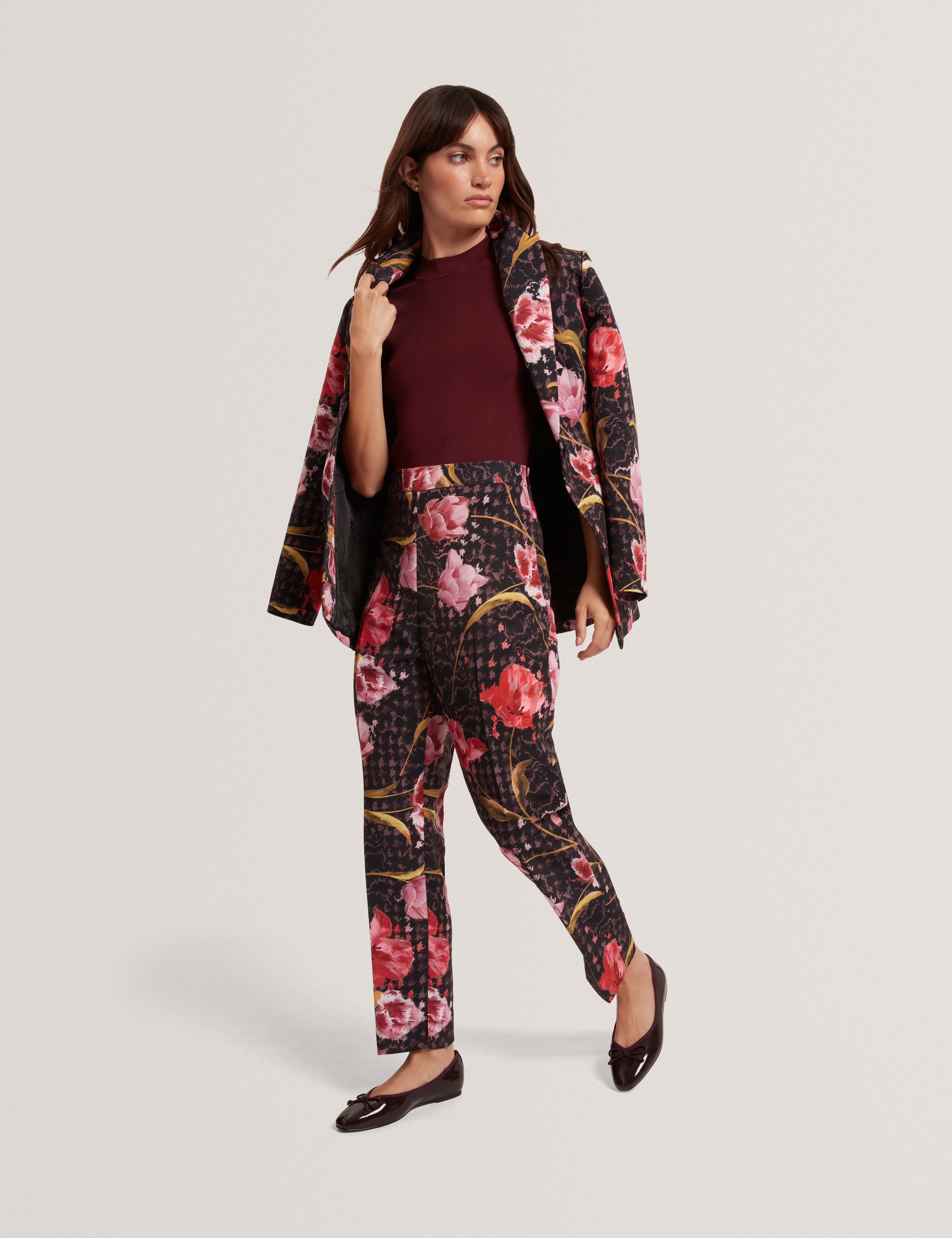 فيليكسيا تيشيرت محبوك بأكمام قصيرة لون أحمر داكن