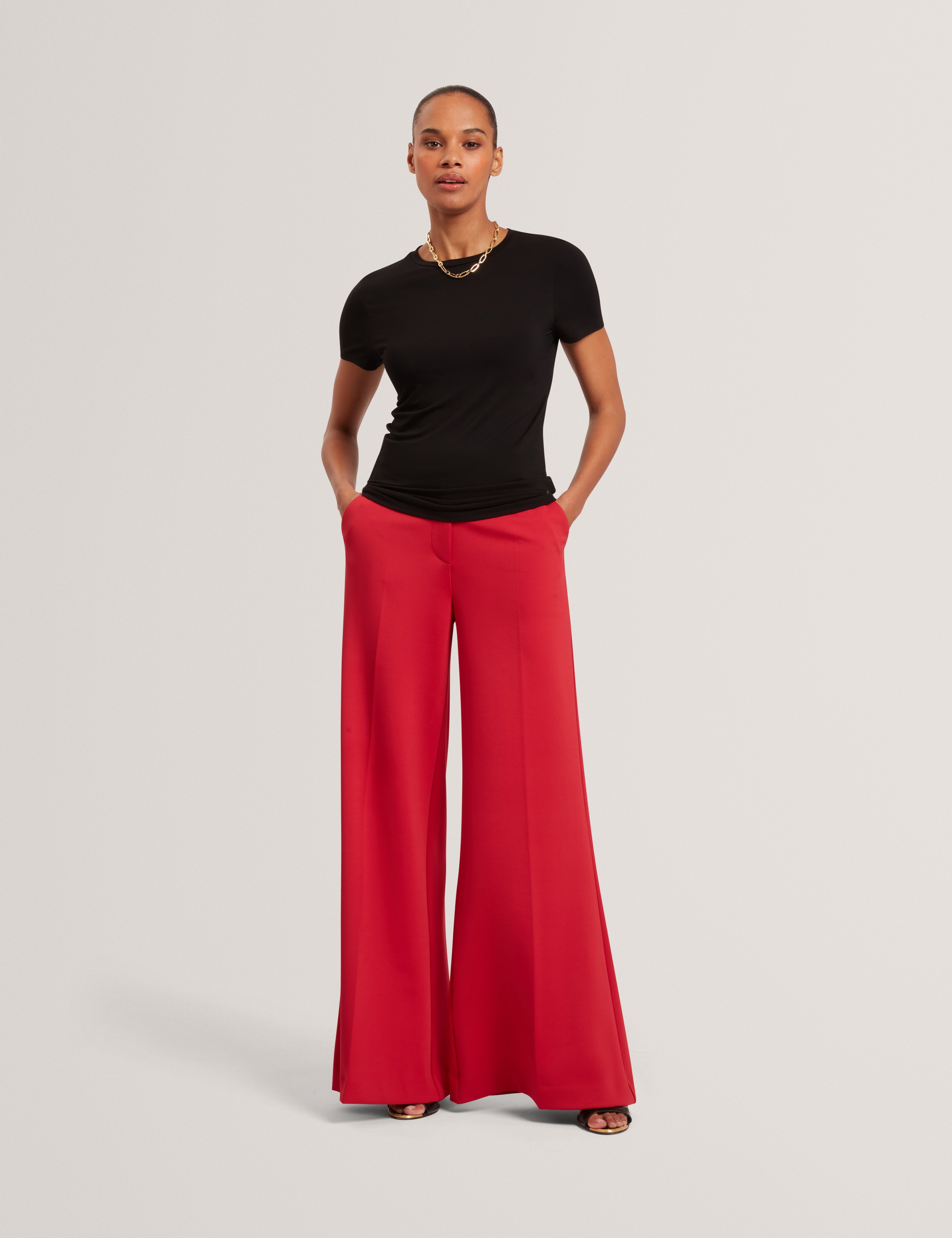 لارنا تيشيرت أسود قصير الأكمام