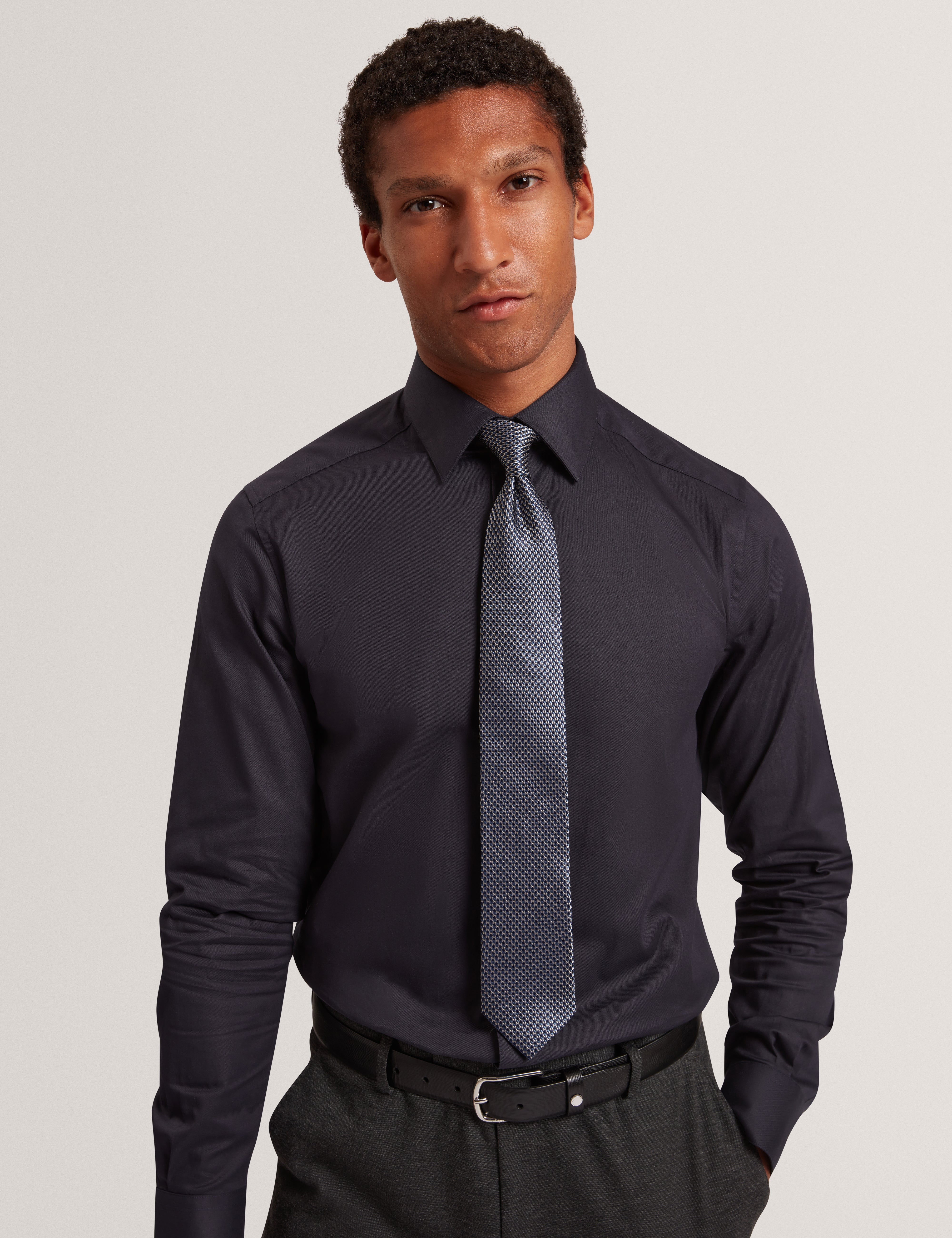 ديموس ربطة عنق من الحرير باللون الكحلي