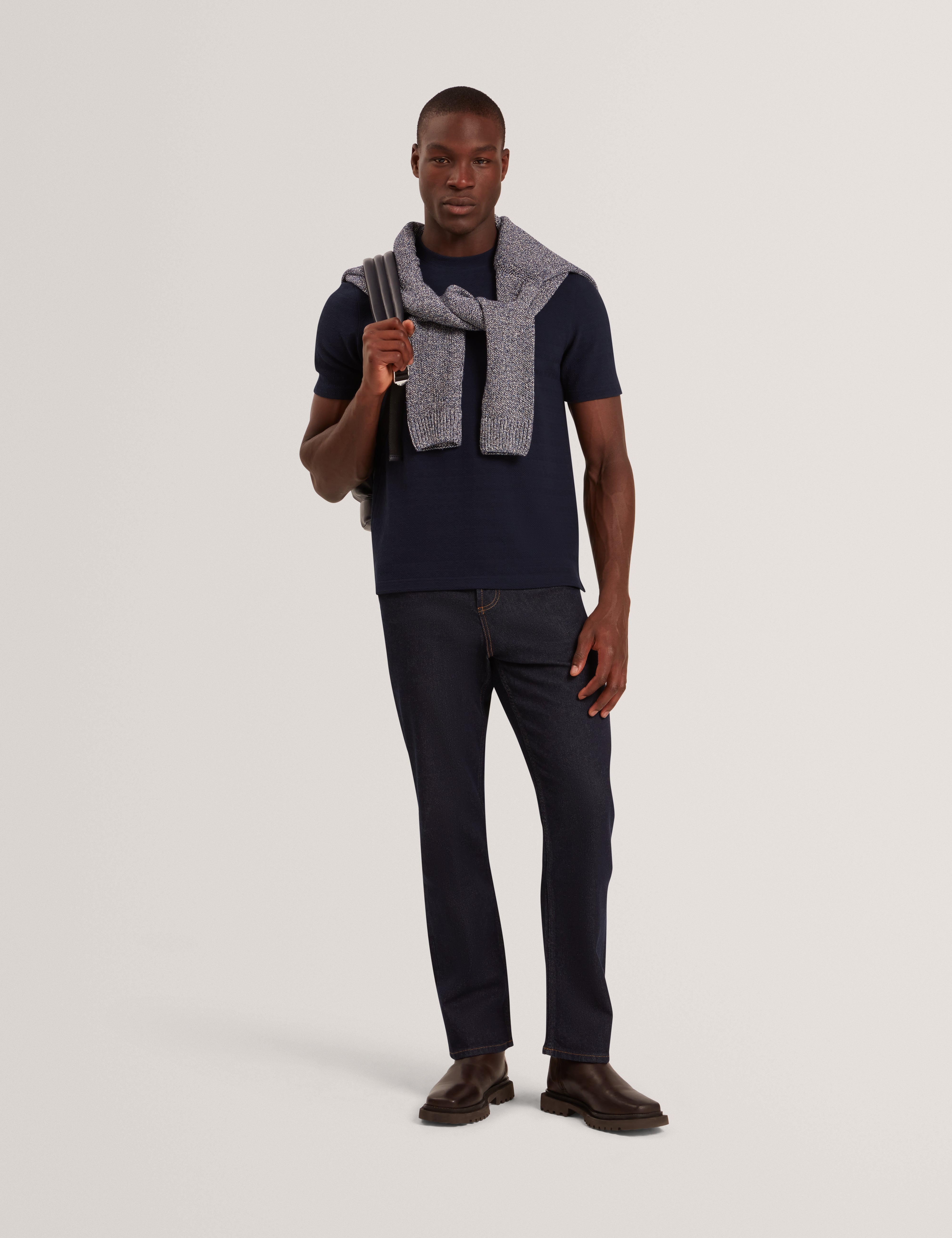 تي شيرت مارسين بأكمام قصيرة وخياطة مربعة باللون الأزرق الداكن