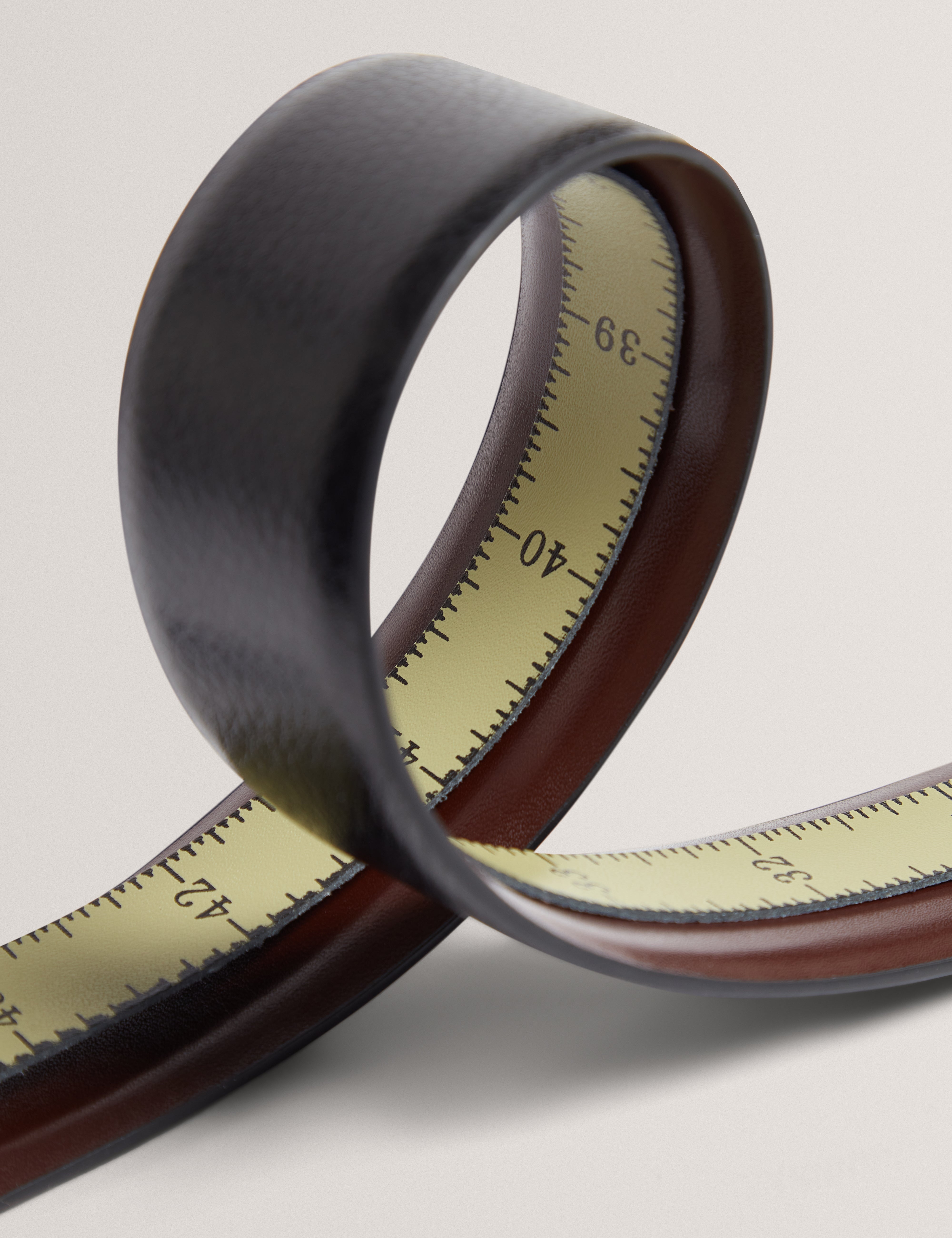 ويلمر حزام لون بني داكن بعلبة