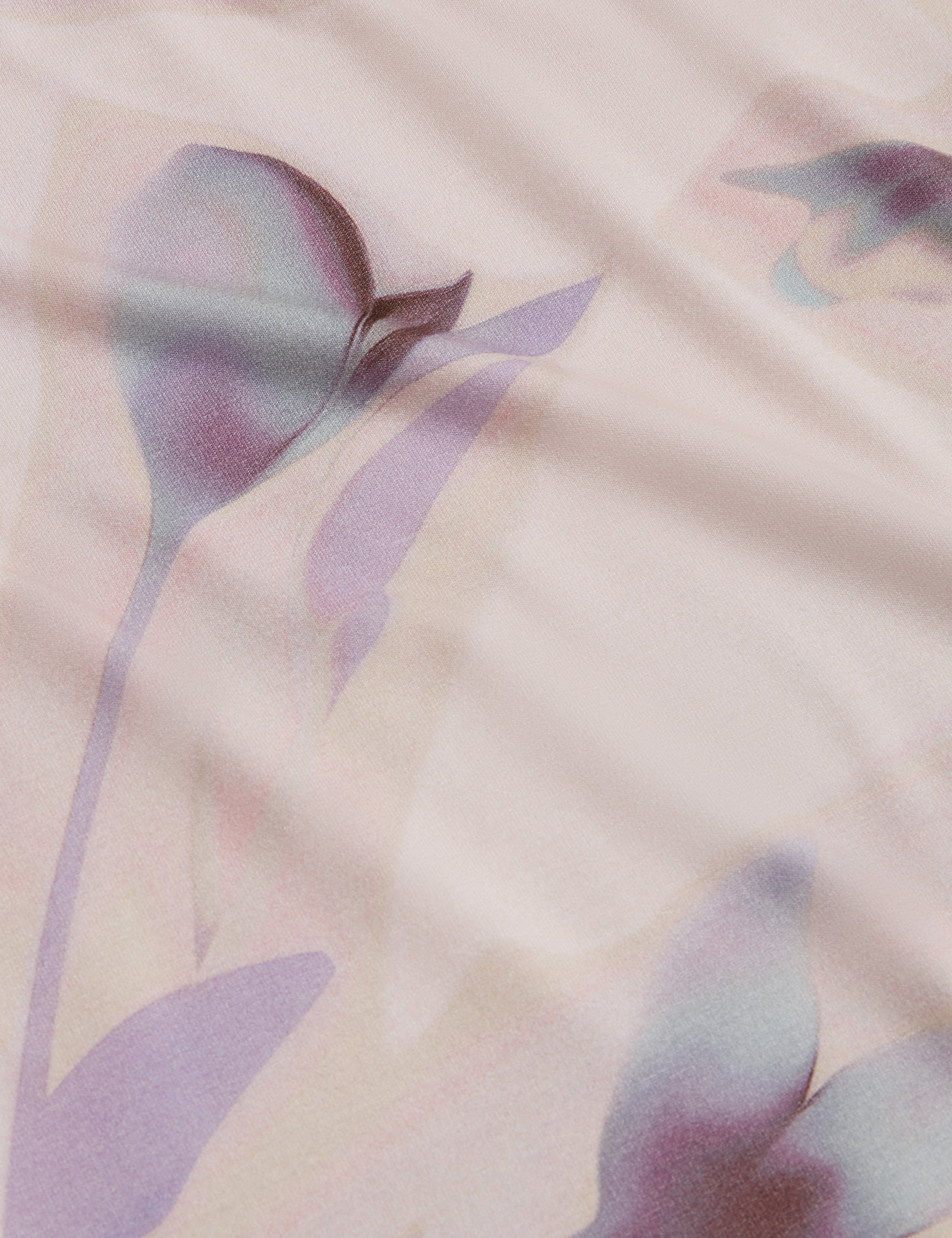 فيلي تيشيرت وردي بطبعة